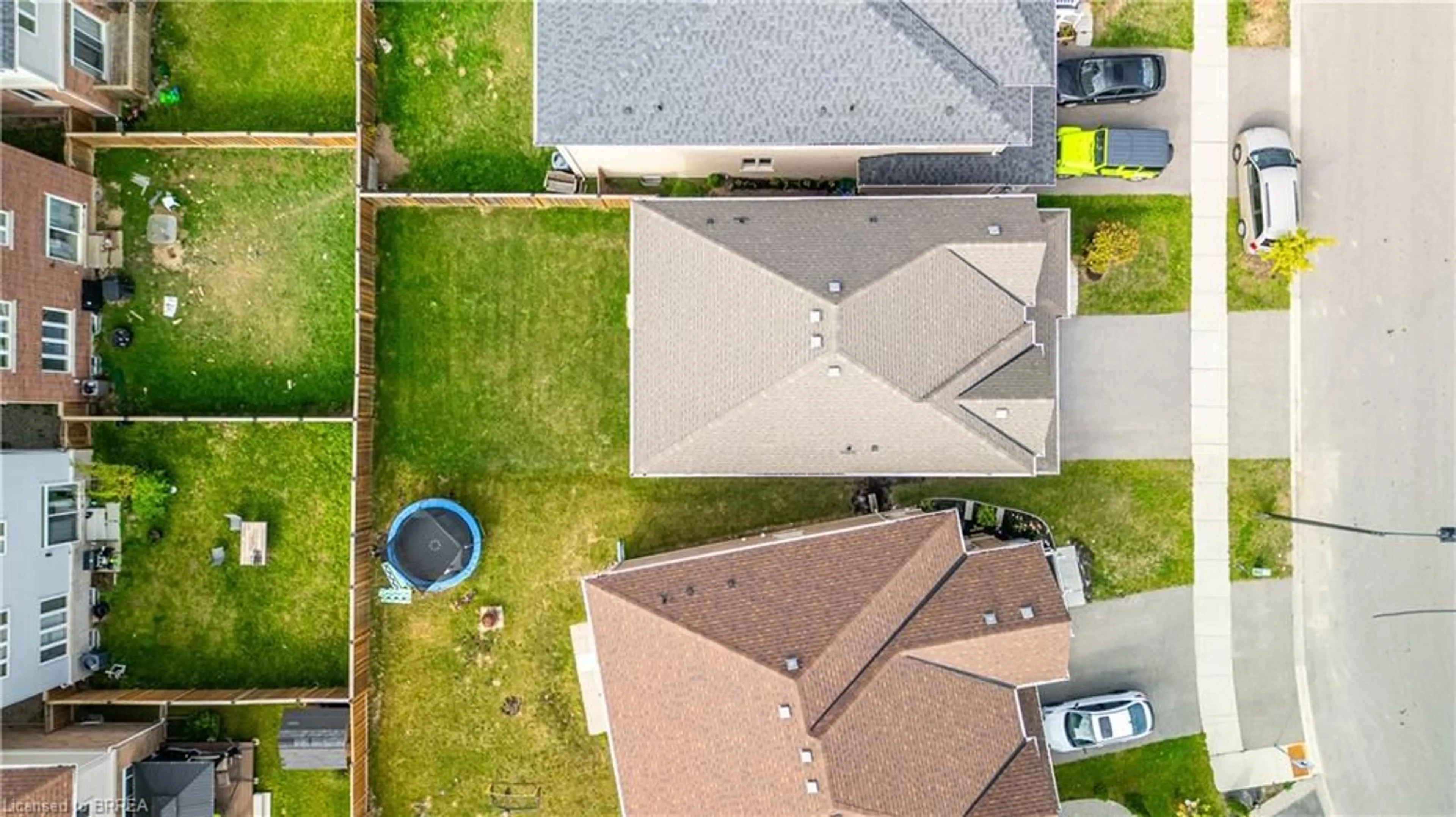 A pic from outside/outdoor area/front of a property/back of a property/a pic from drone, street for 77 Barlow Pl, Paris Ontario N3L 0H1