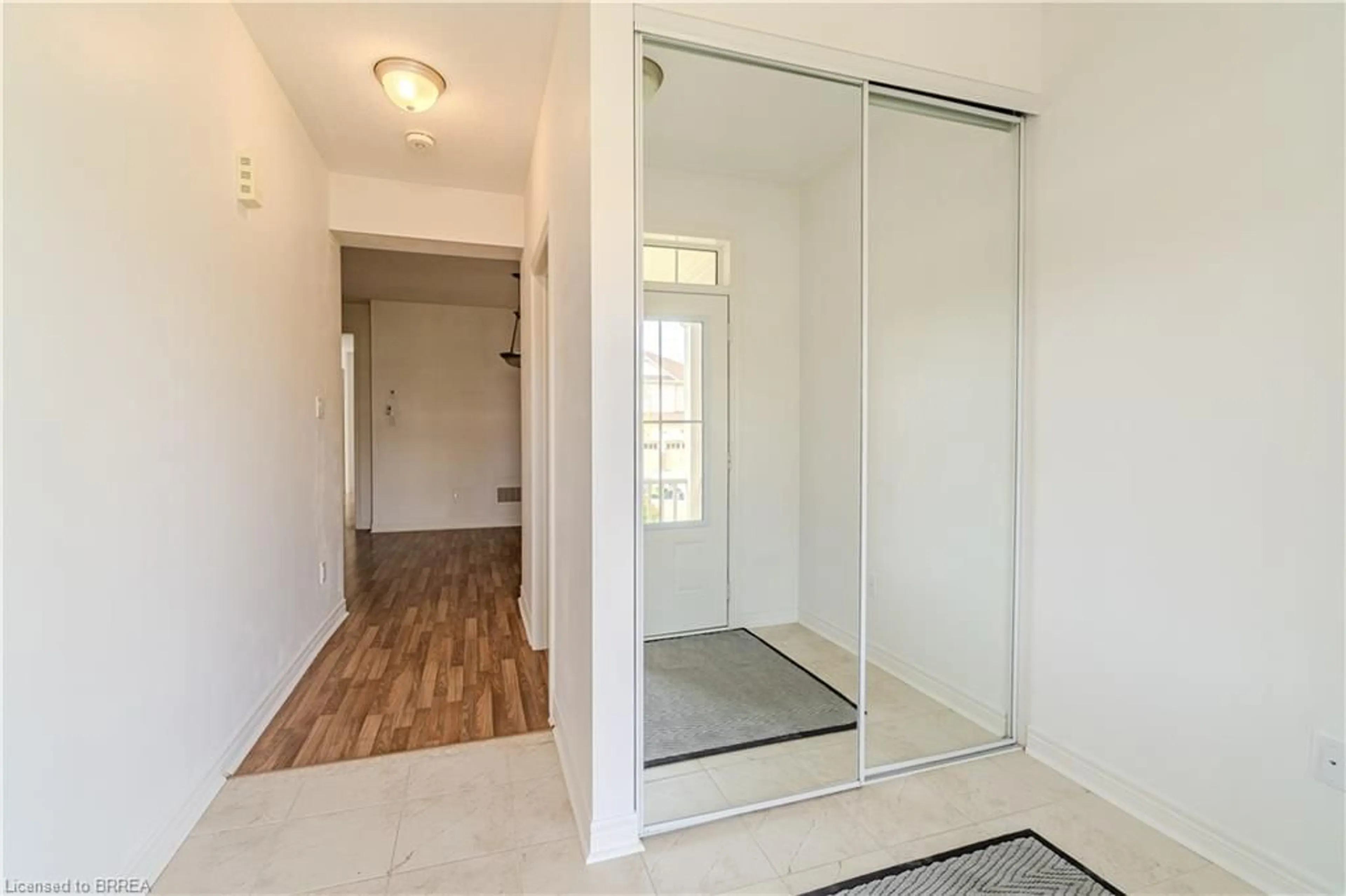 Indoor entryway for 77 Barlow Pl, Paris Ontario N3L 0H1