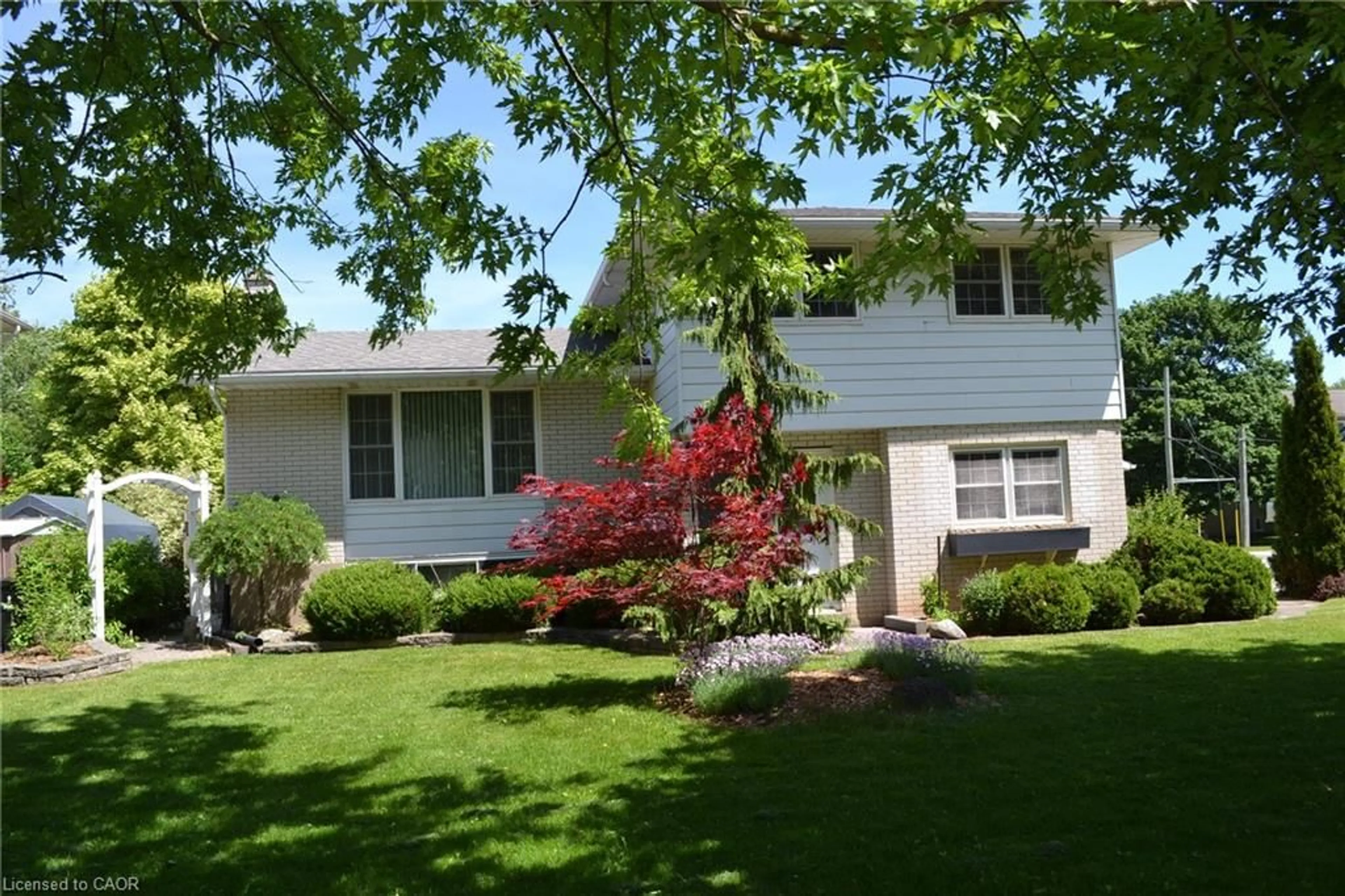 Home with vinyl exterior material, street for 94 First Street West St, Elmira Ontario N3B 1G9
