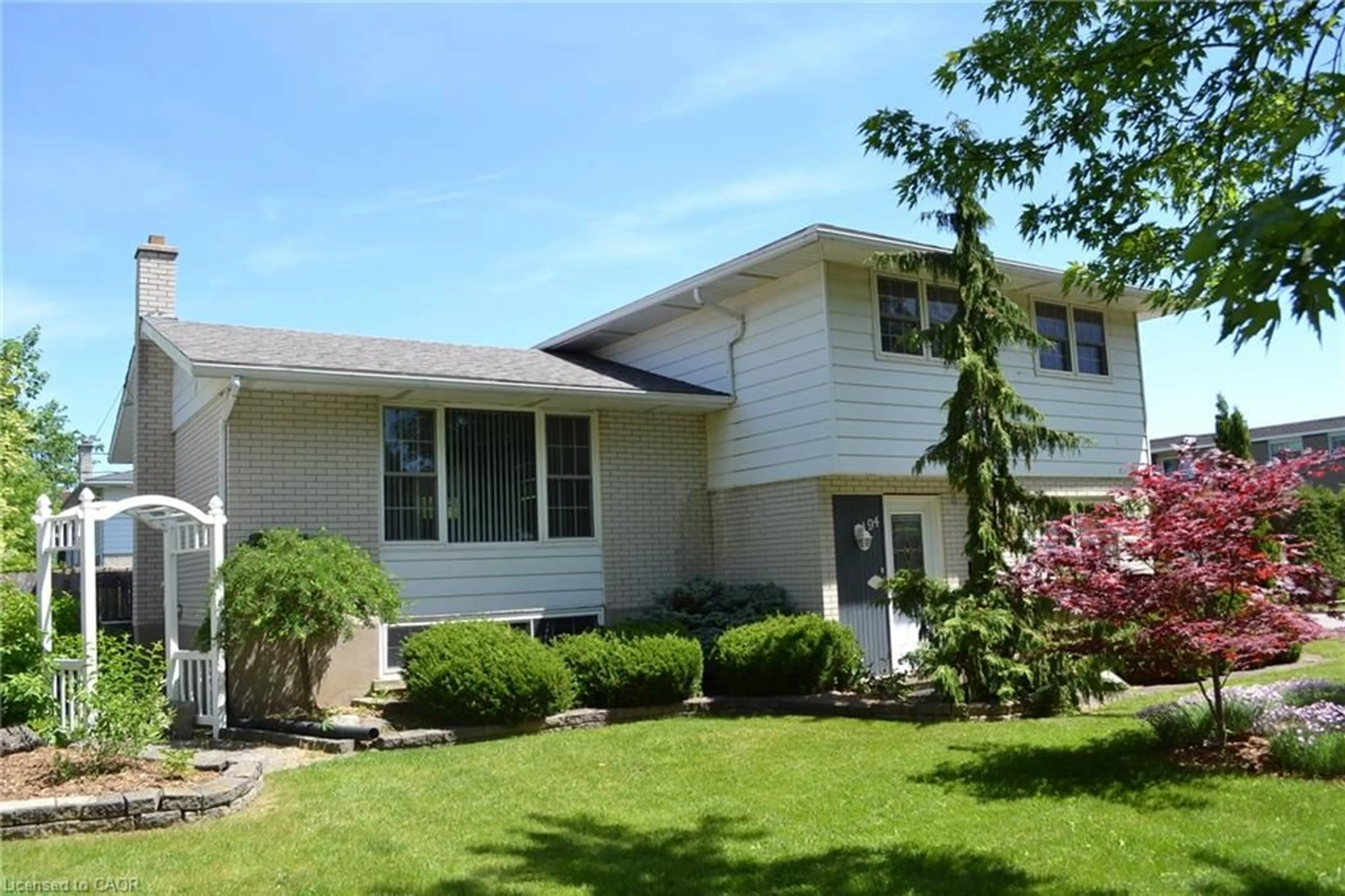 Home with vinyl exterior material, street for 94 First Street West St, Elmira Ontario N3B 1G9