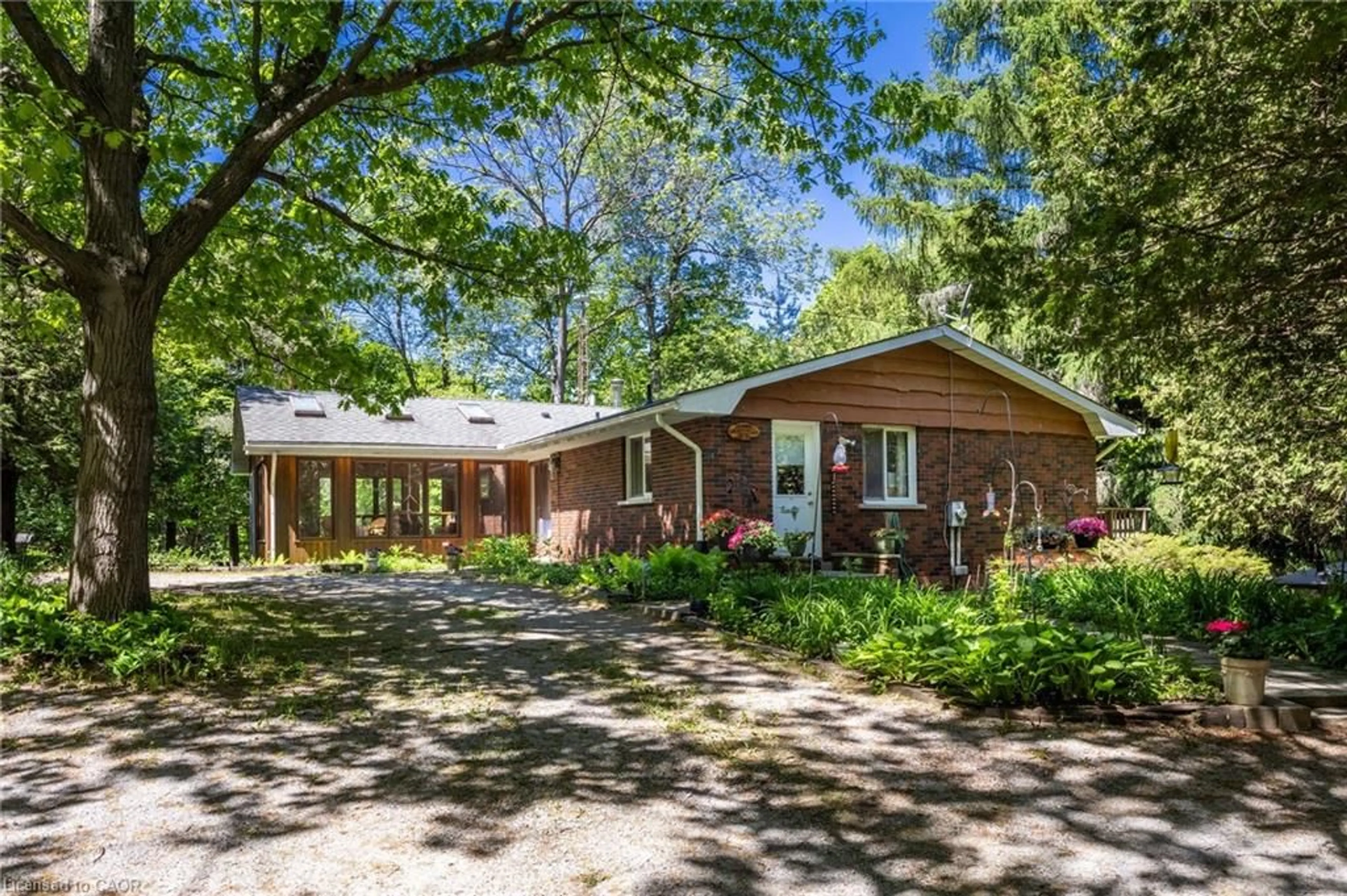 Home with brick exterior material, street for 1265 Britannia Rd, Burlington Ontario L7P 0E7