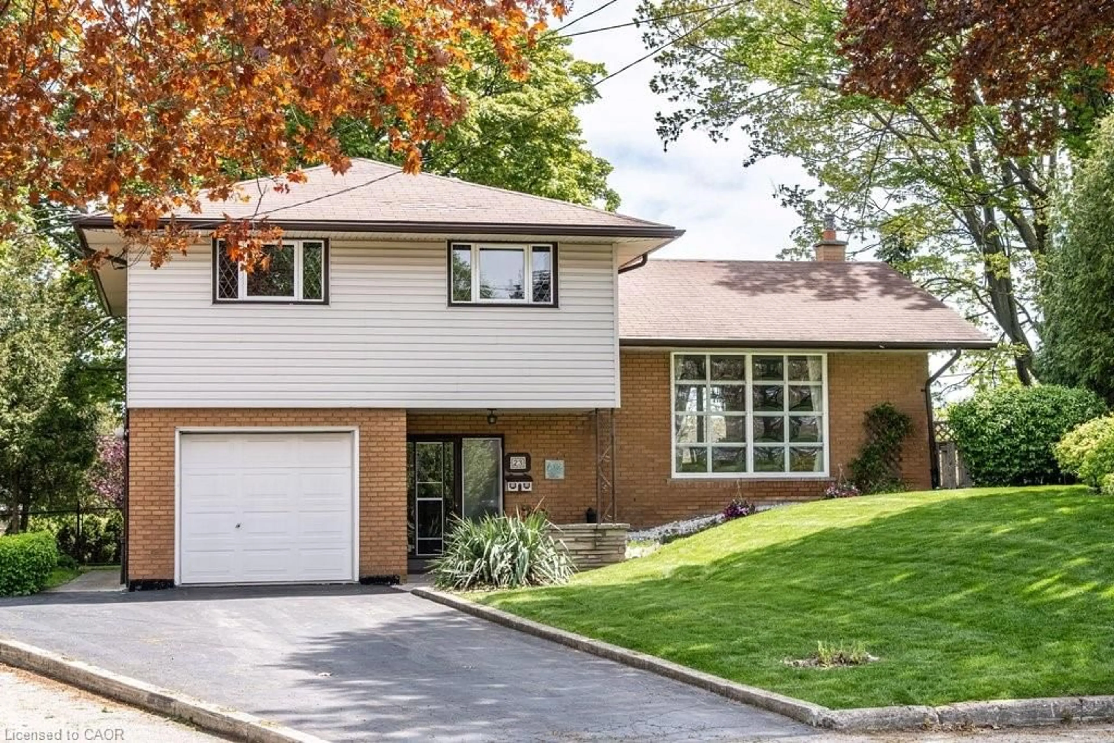 Home with brick exterior material, street for 23 Keen Crt, Hamilton Ontario L8T 1W5