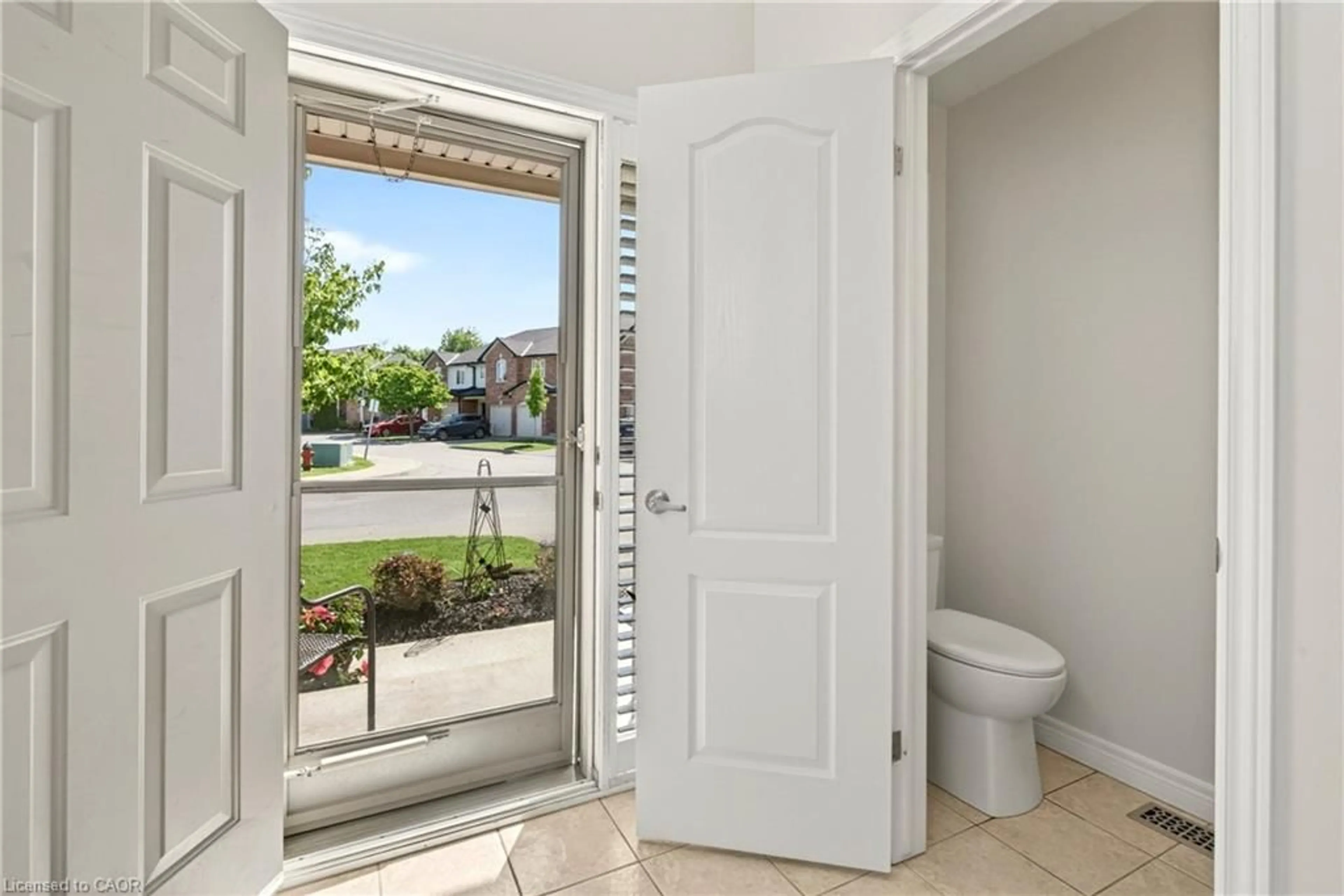 Indoor entryway for 311 Highway 8 #20, Stoney Creek Ontario L8G 5G5