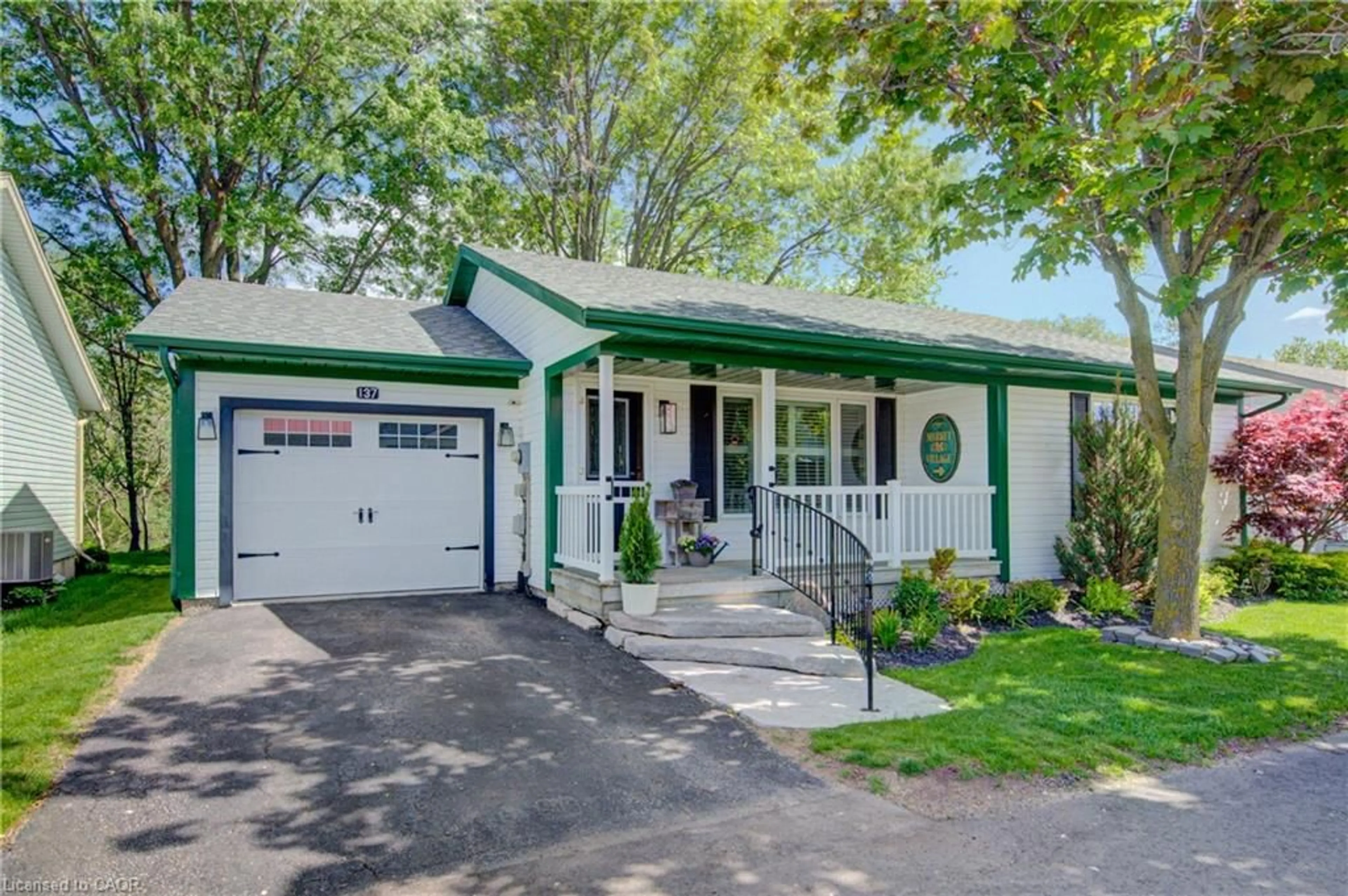 Home with vinyl exterior material, street for 137 Wesley Cres, Waterloo Ontario N2J 4G8