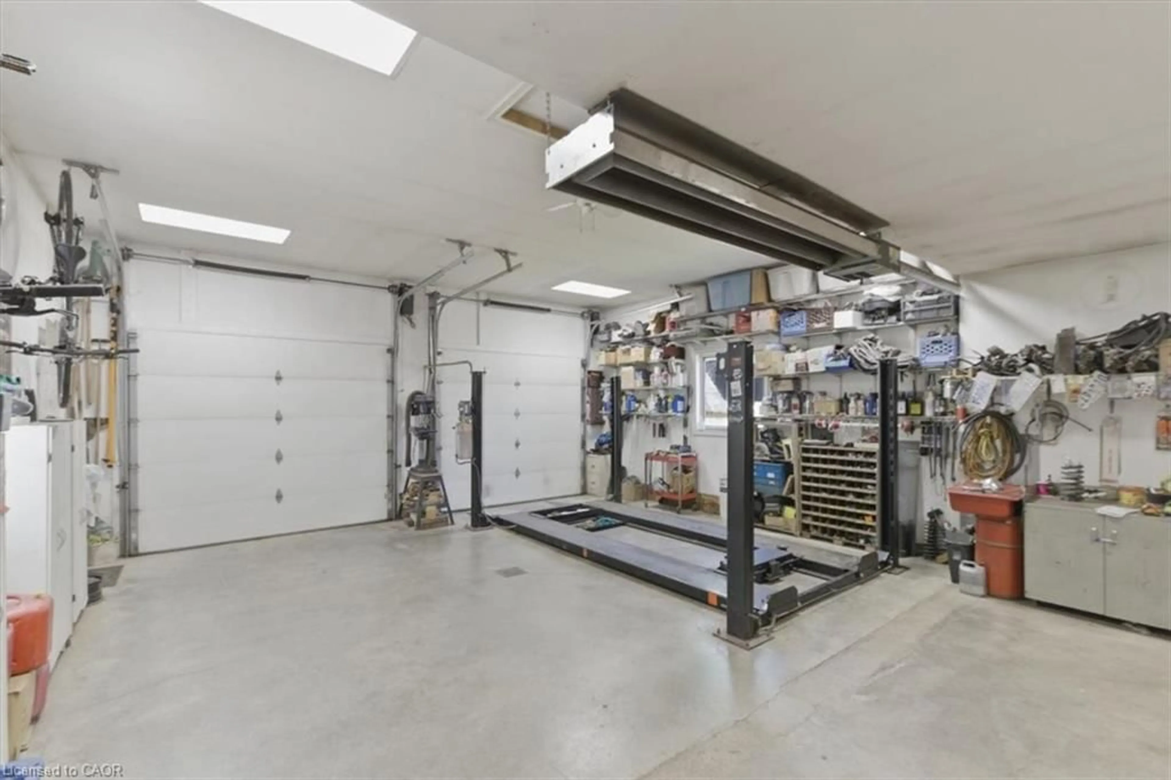 Indoor garage for 26 Sideroad 18, Fergus Ontario N1M 2W3