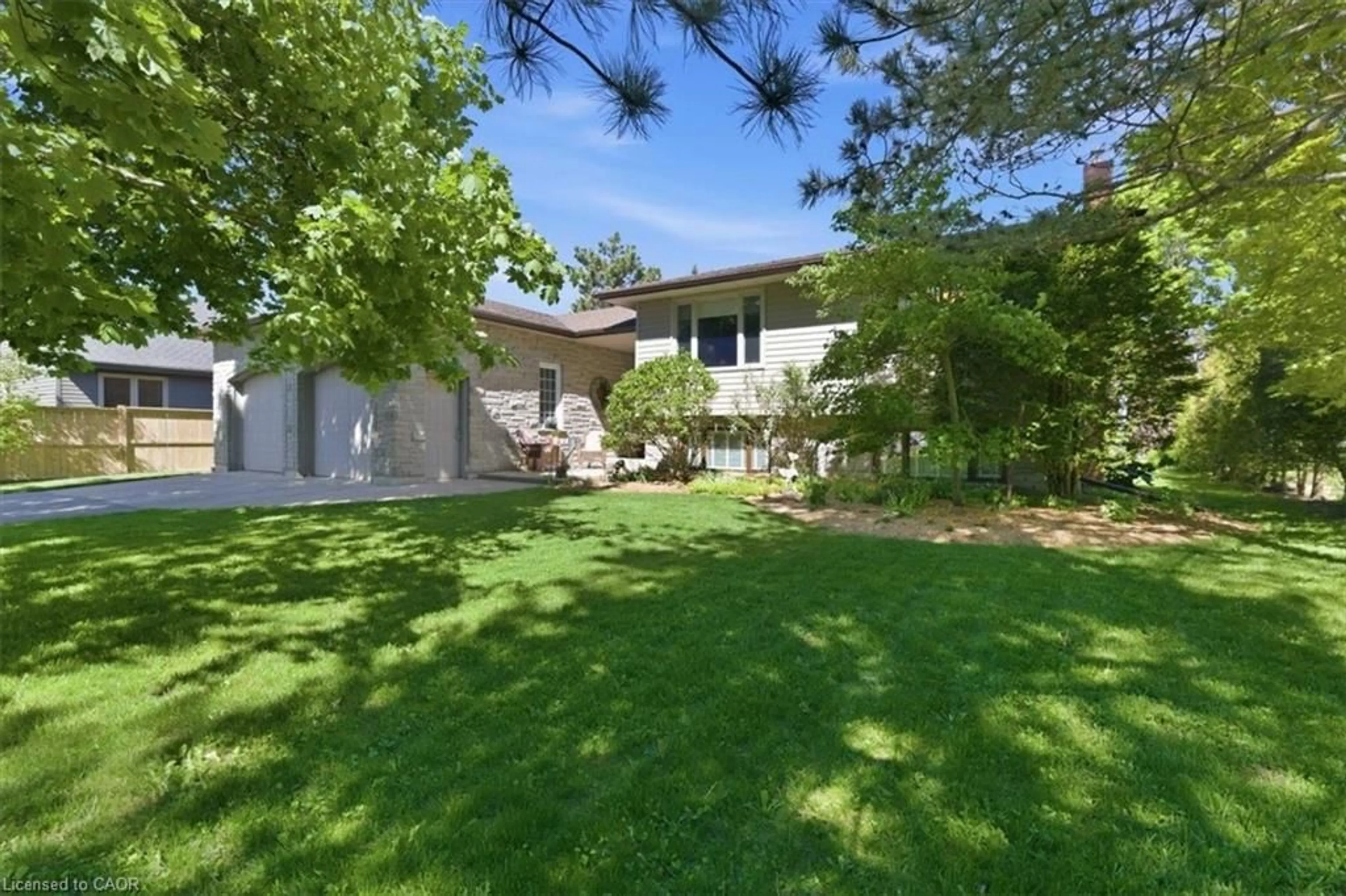 A pic from outside/outdoor area/front of a property/back of a property/a pic from drone, unknown for 26 Sideroad 18, Fergus Ontario N1M 2W3