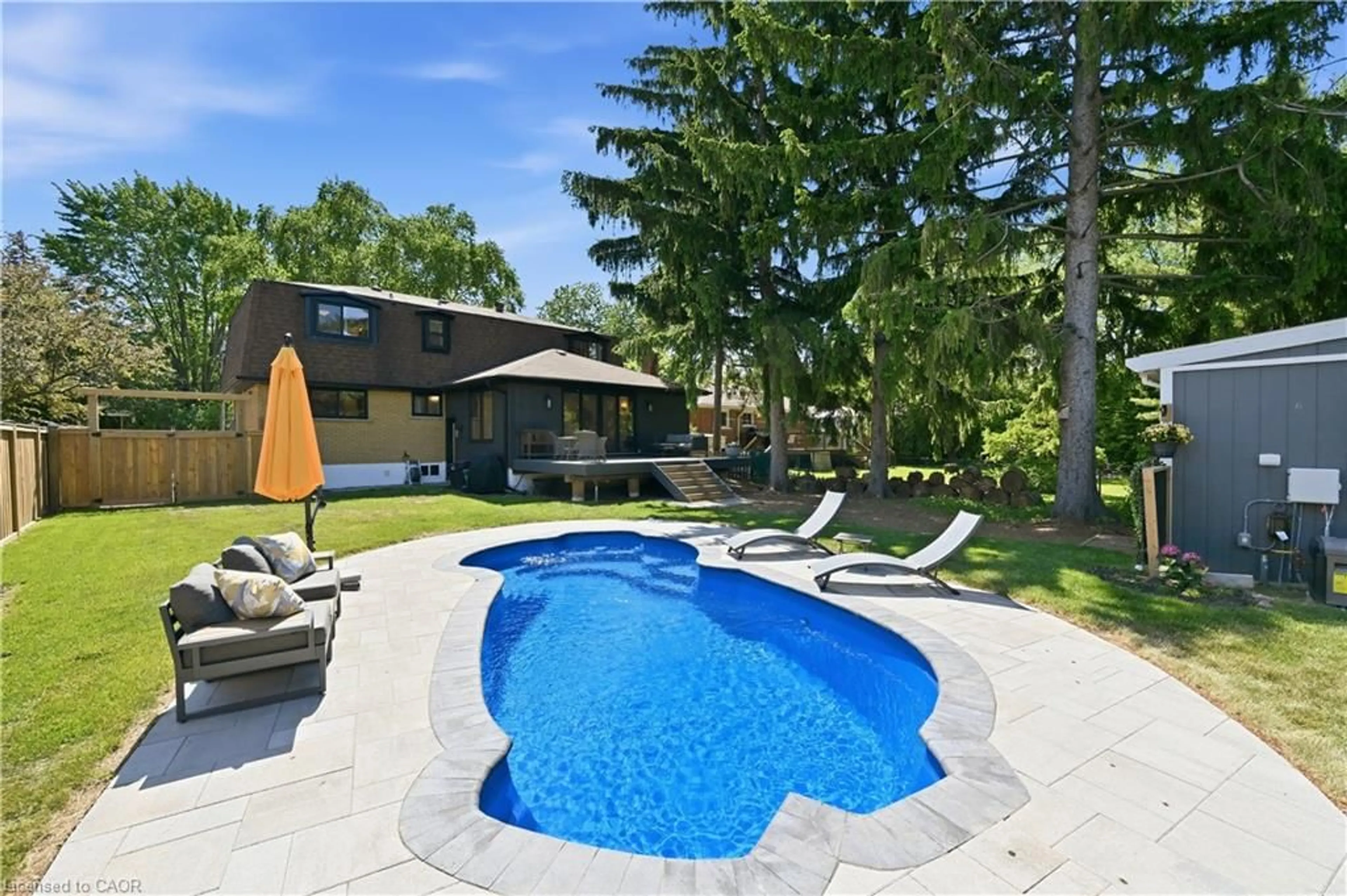 Pool for 521 Dynes Rd, Burlington Ontario L7N 2V1