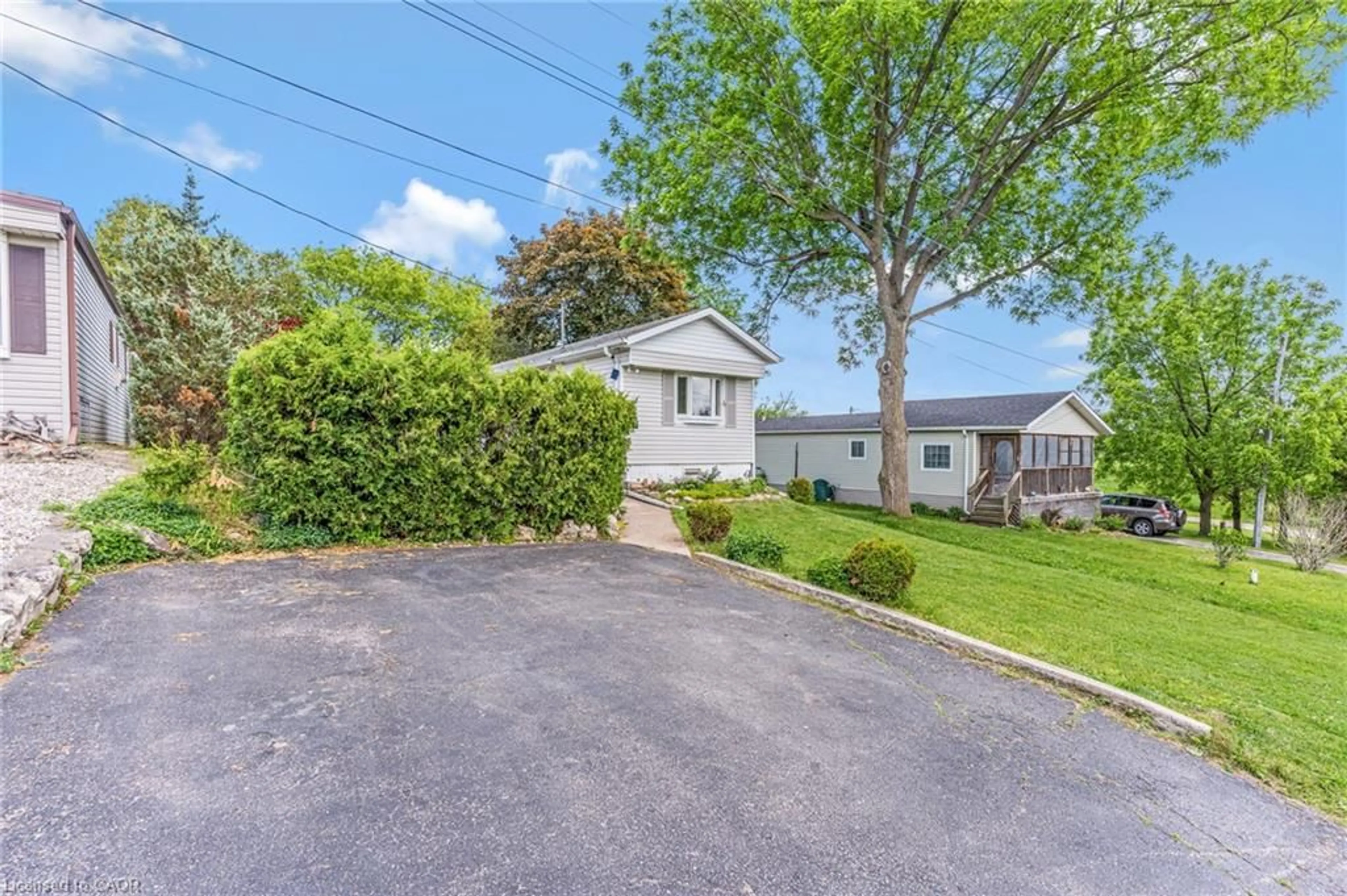 A pic from outside/outdoor area/front of a property/back of a property/a pic from drone, street for 49 Park Lane, Flamborough Ontario N0B 2J0