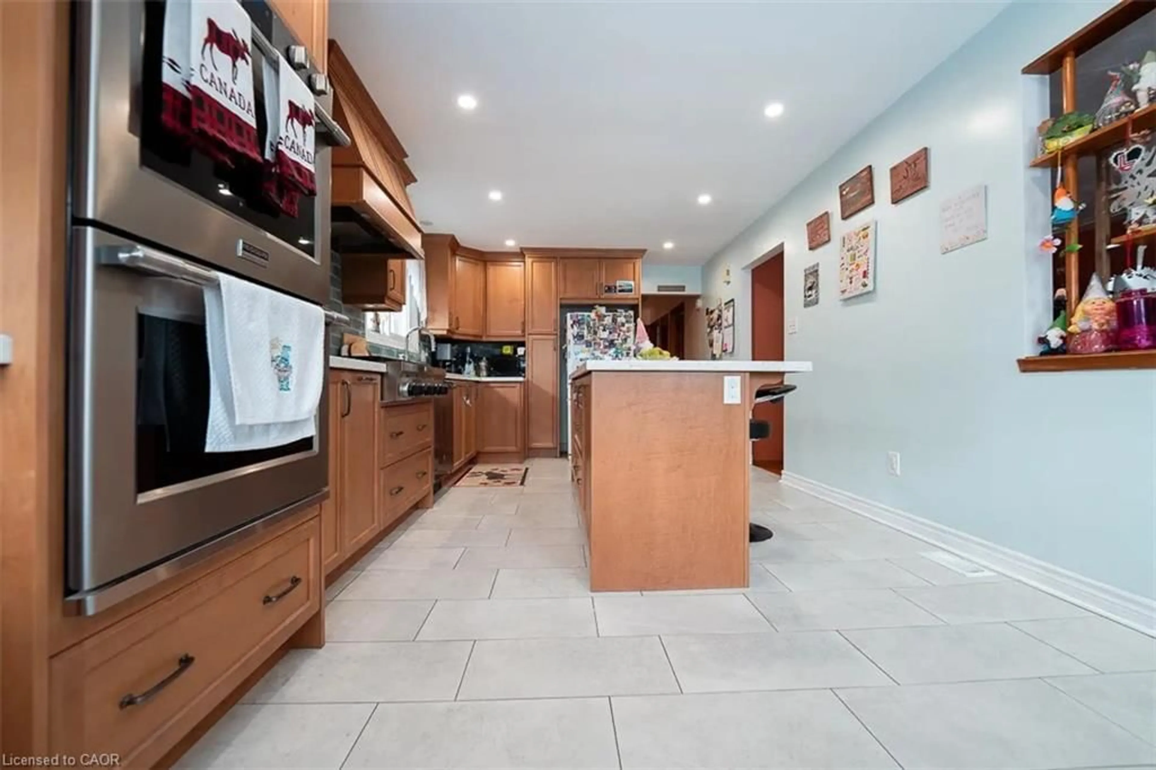 Open concept kitchen, ceramic/tile floor for 37 Kinrade Ave, Hamilton Ontario L8L 6L6