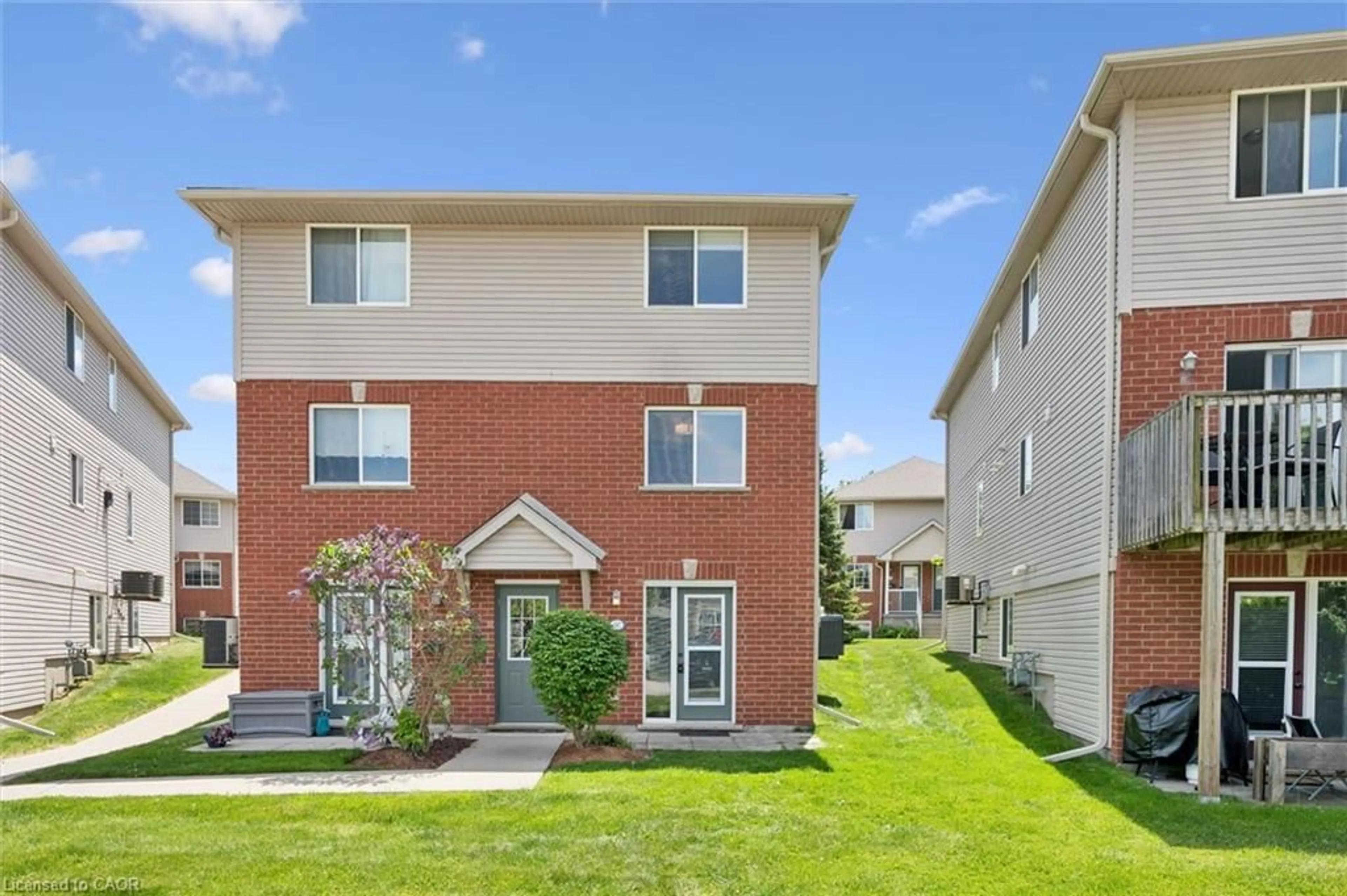 Patio, street for 139 Brighton St #3C, Waterloo Ontario N2J 4Z5