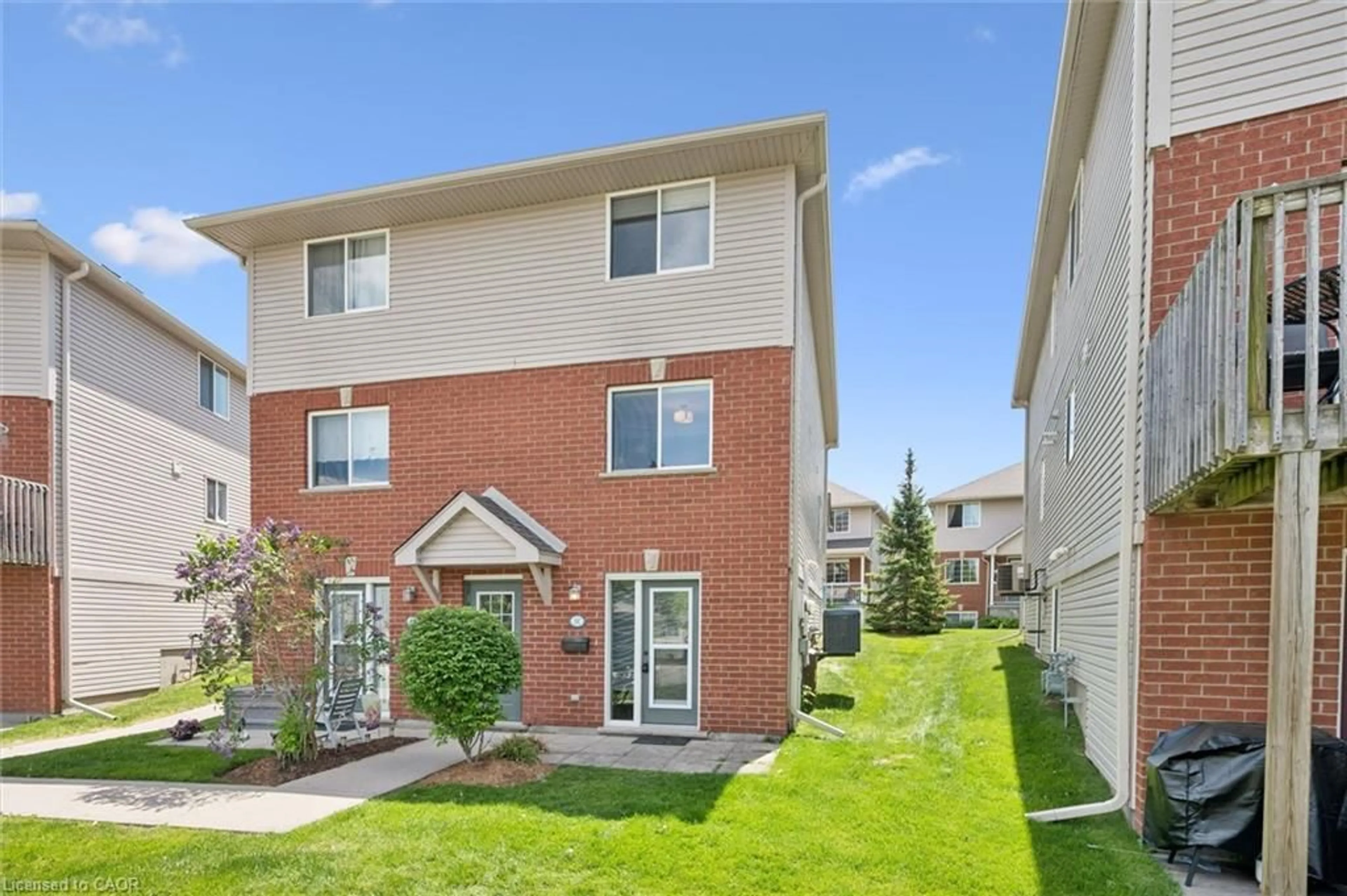 Patio, street for 139 Brighton St #3C, Waterloo Ontario N2J 4Z5