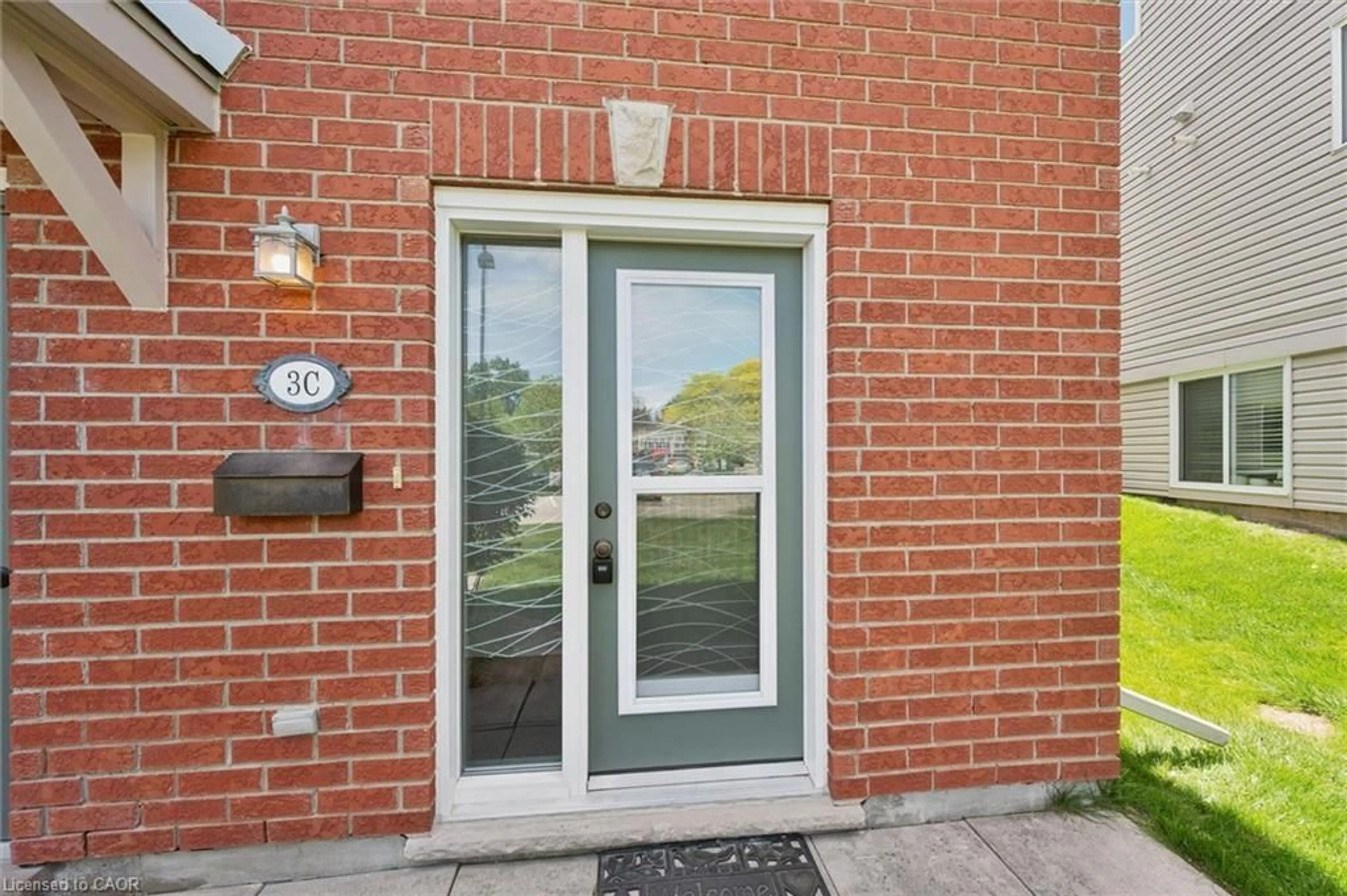 Indoor entryway for 139 Brighton St #3C, Waterloo Ontario N2J 4Z5