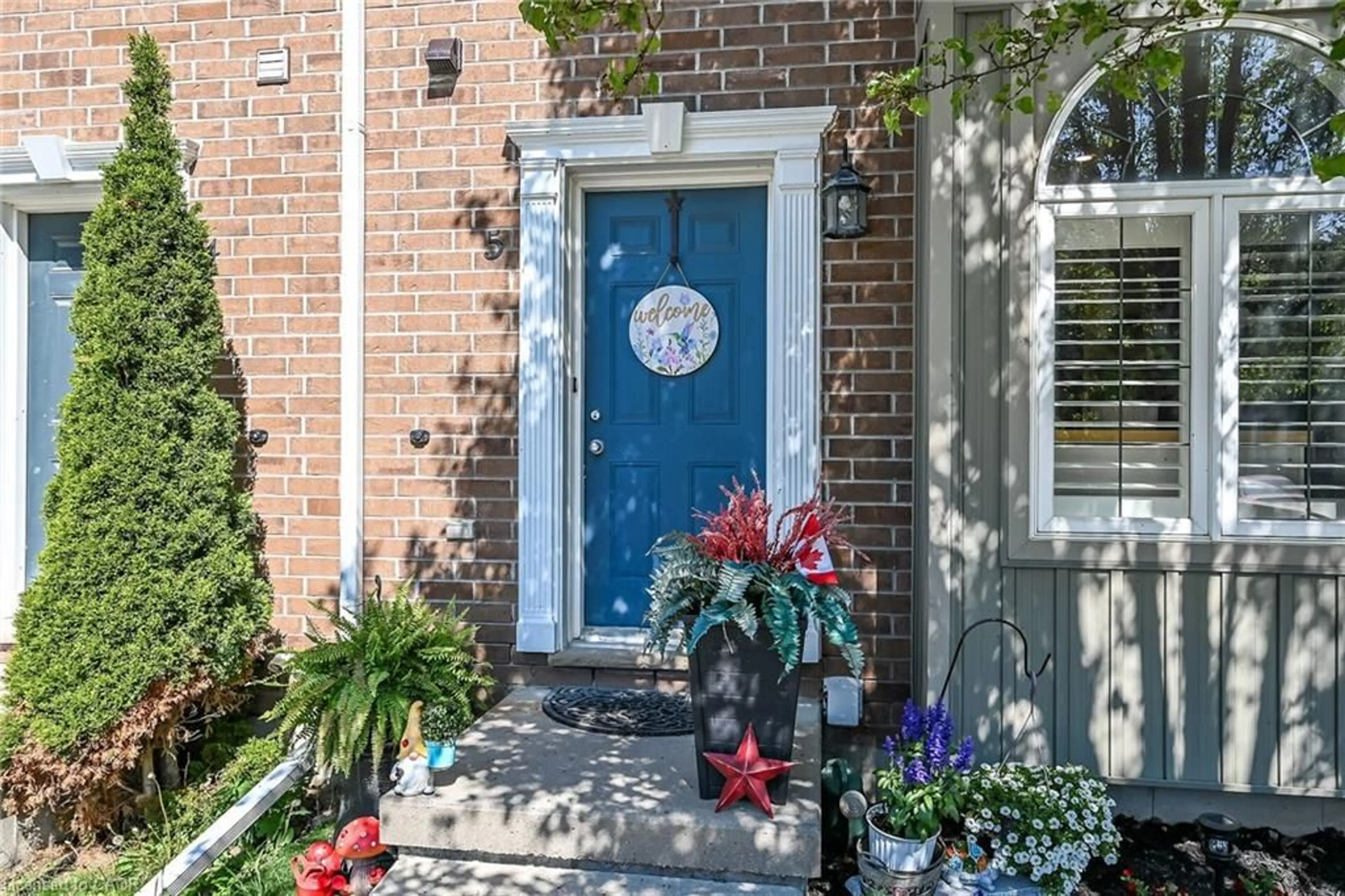 Indoor entryway for 68A Main St #5, Hagersville Ontario N0A 1H0