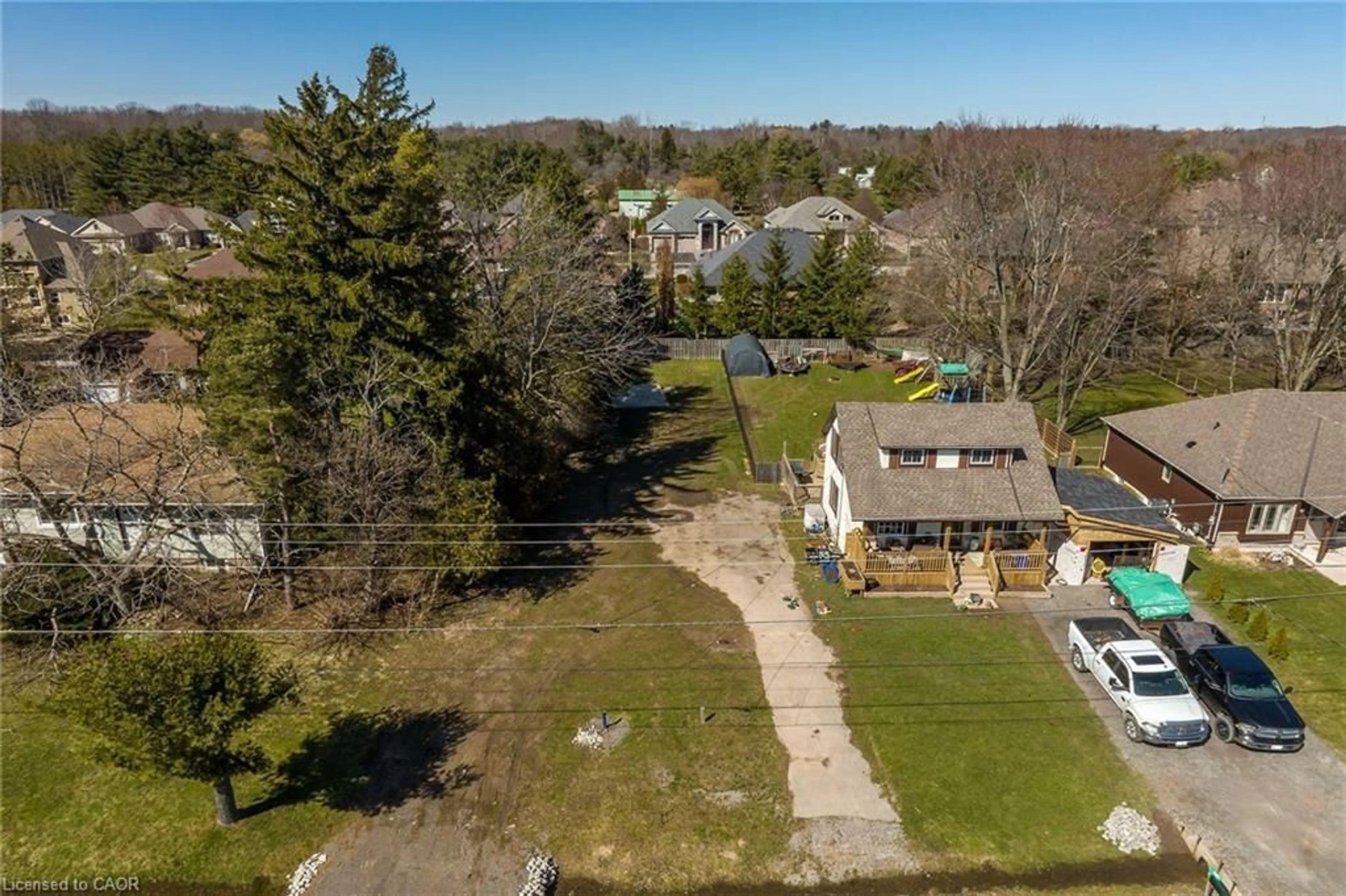 A pic from outside/outdoor area/front of a property/back of a property/a pic from drone, unknown for 815 Foss Rd, Fenwick Ontario L0S 1C0
