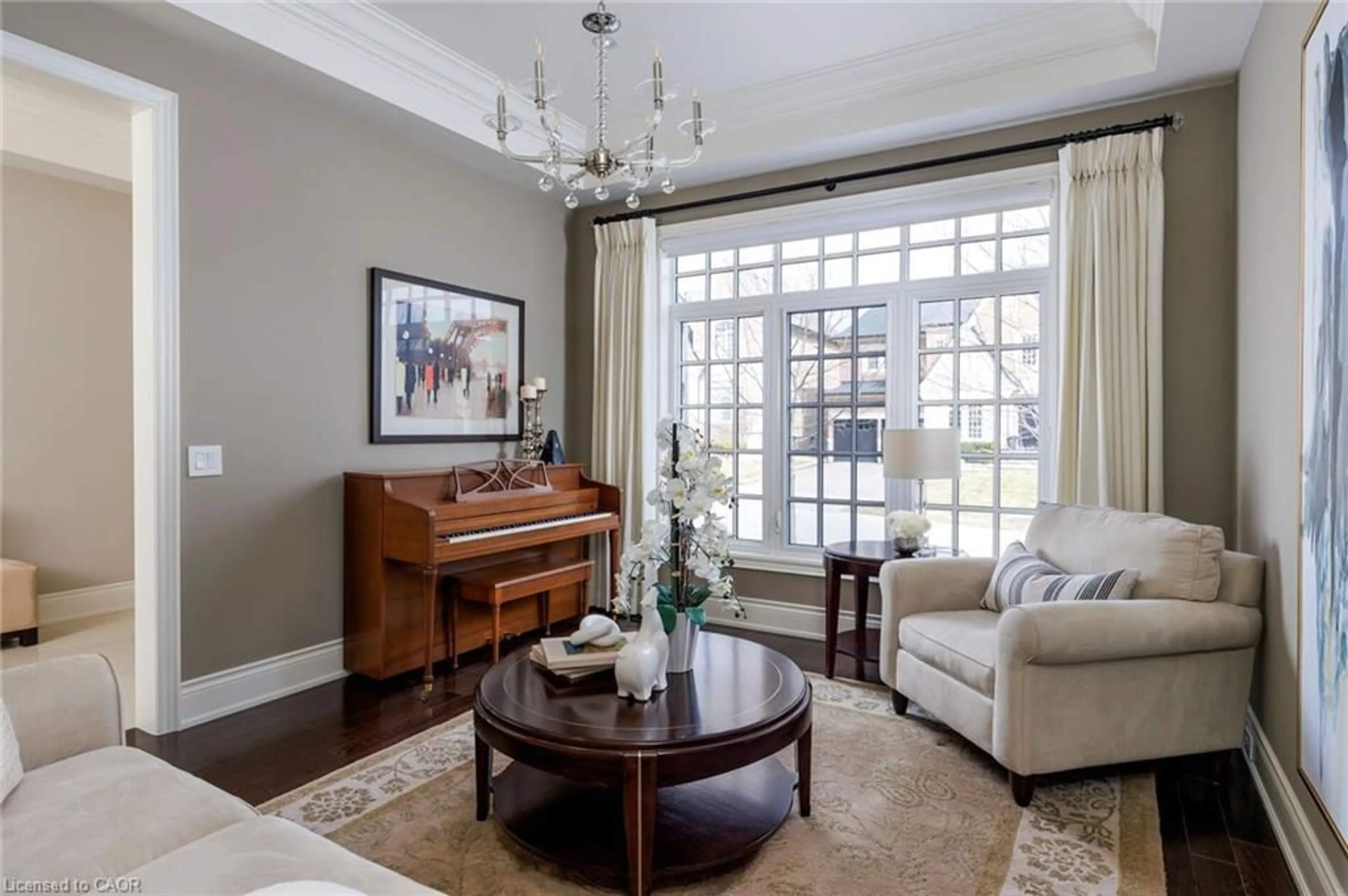 Living room with furniture, unknown for 68 Annsleywood Crt, Kleinburg Ontario L4H 4G6