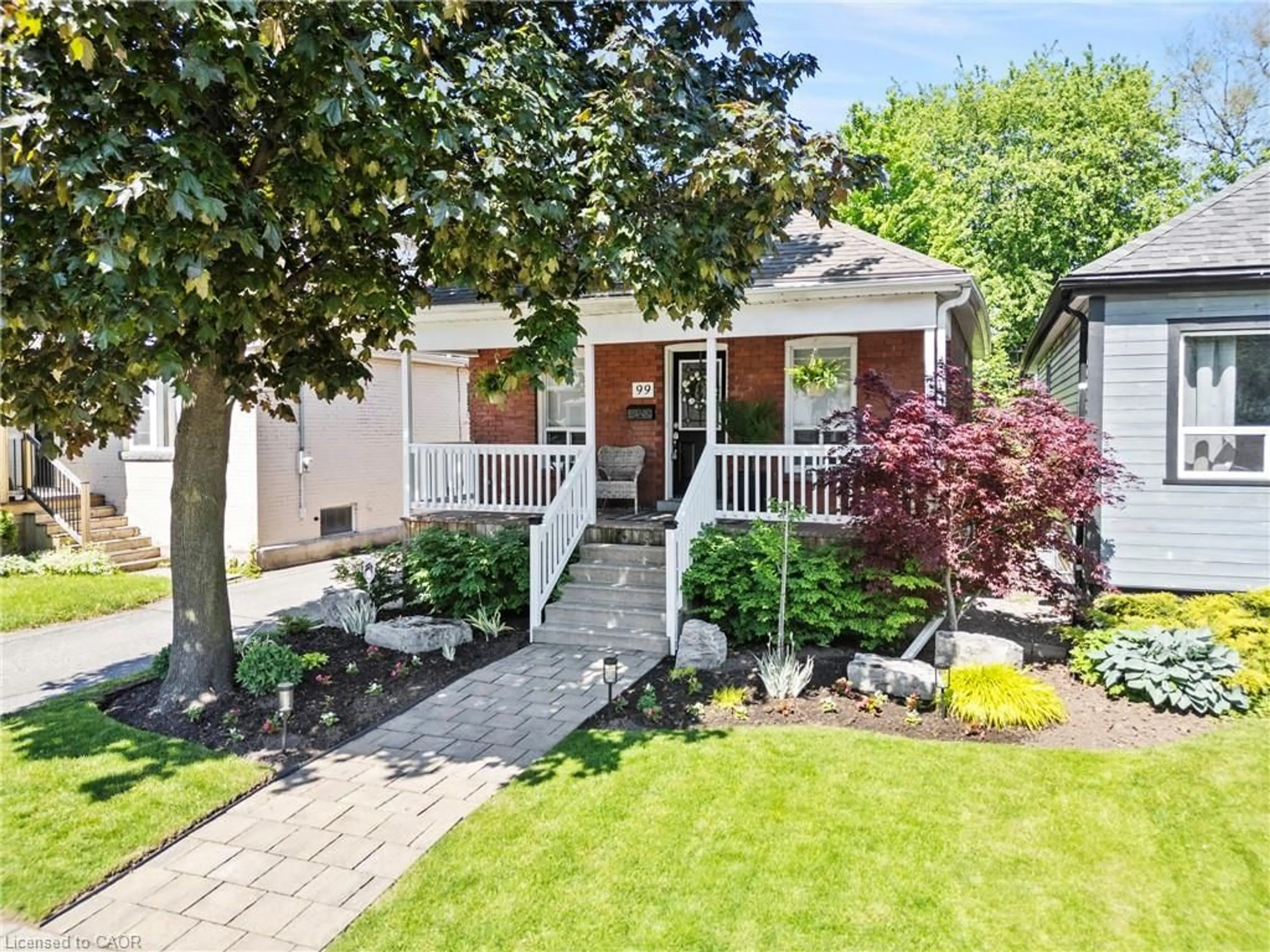 A pic from outside/outdoor area/front of a property/back of a property/a pic from drone, street for 99 Edgemont St, Hamilton Ontario L8H 4C9