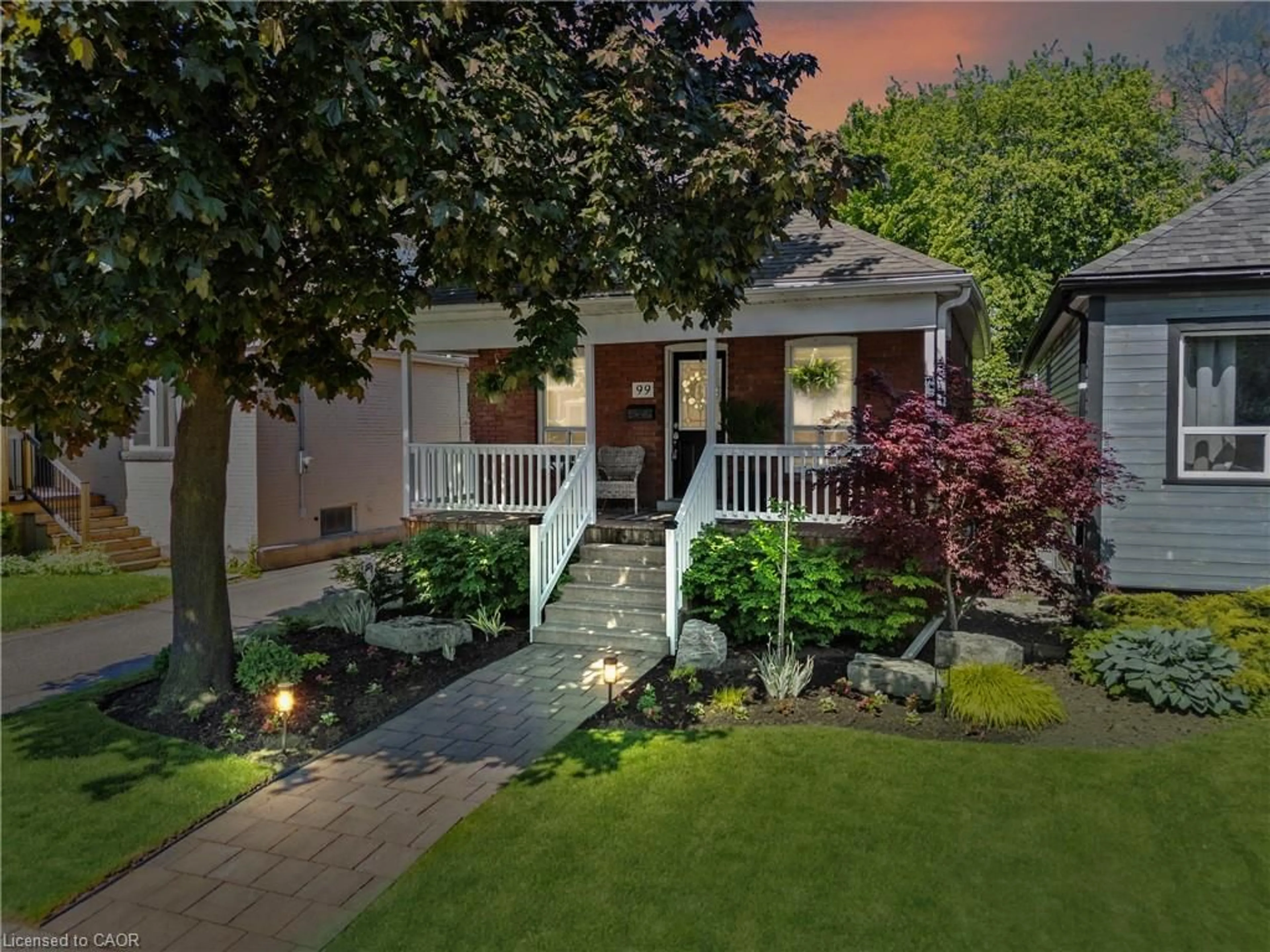A pic from outside/outdoor area/front of a property/back of a property/a pic from drone, street for 99 Edgemont St, Hamilton Ontario L8H 4C9