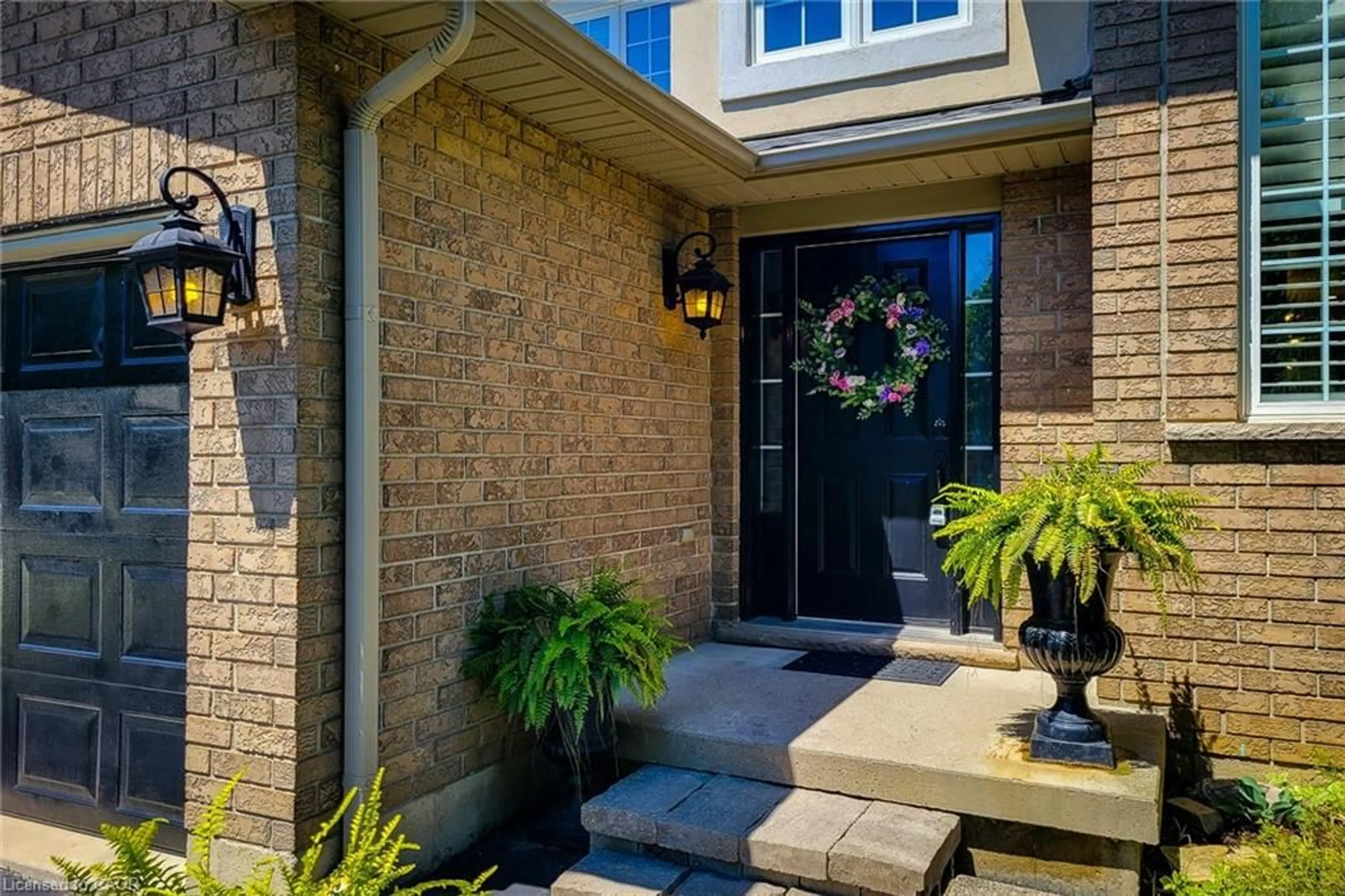 Indoor entryway for 26 Grassyplain Dr, Hamilton Ontario L0R 1W0