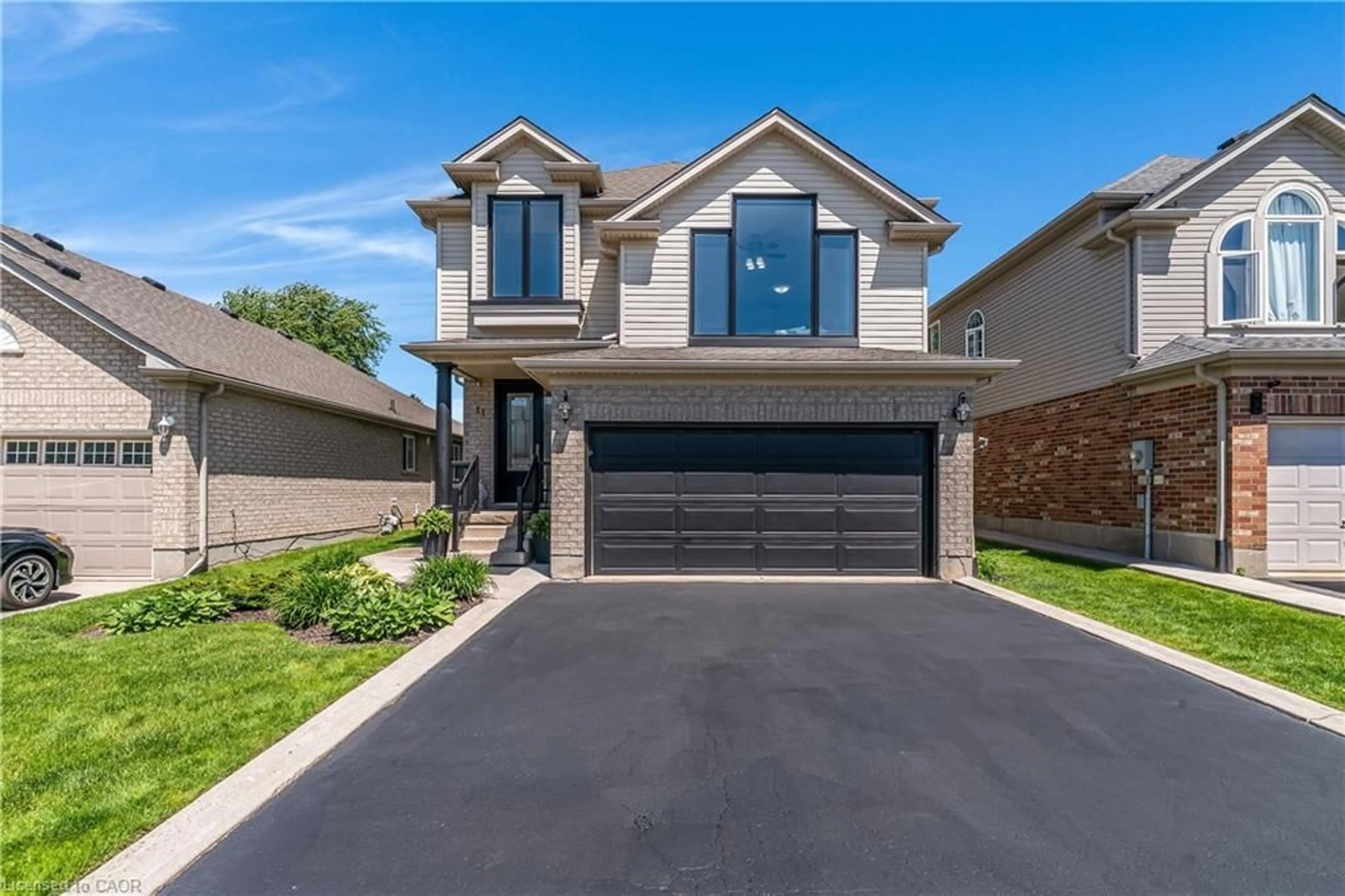 Home with brick exterior material, street for 11 Goodwood Crt, Cambridge Ontario N1R 8M7