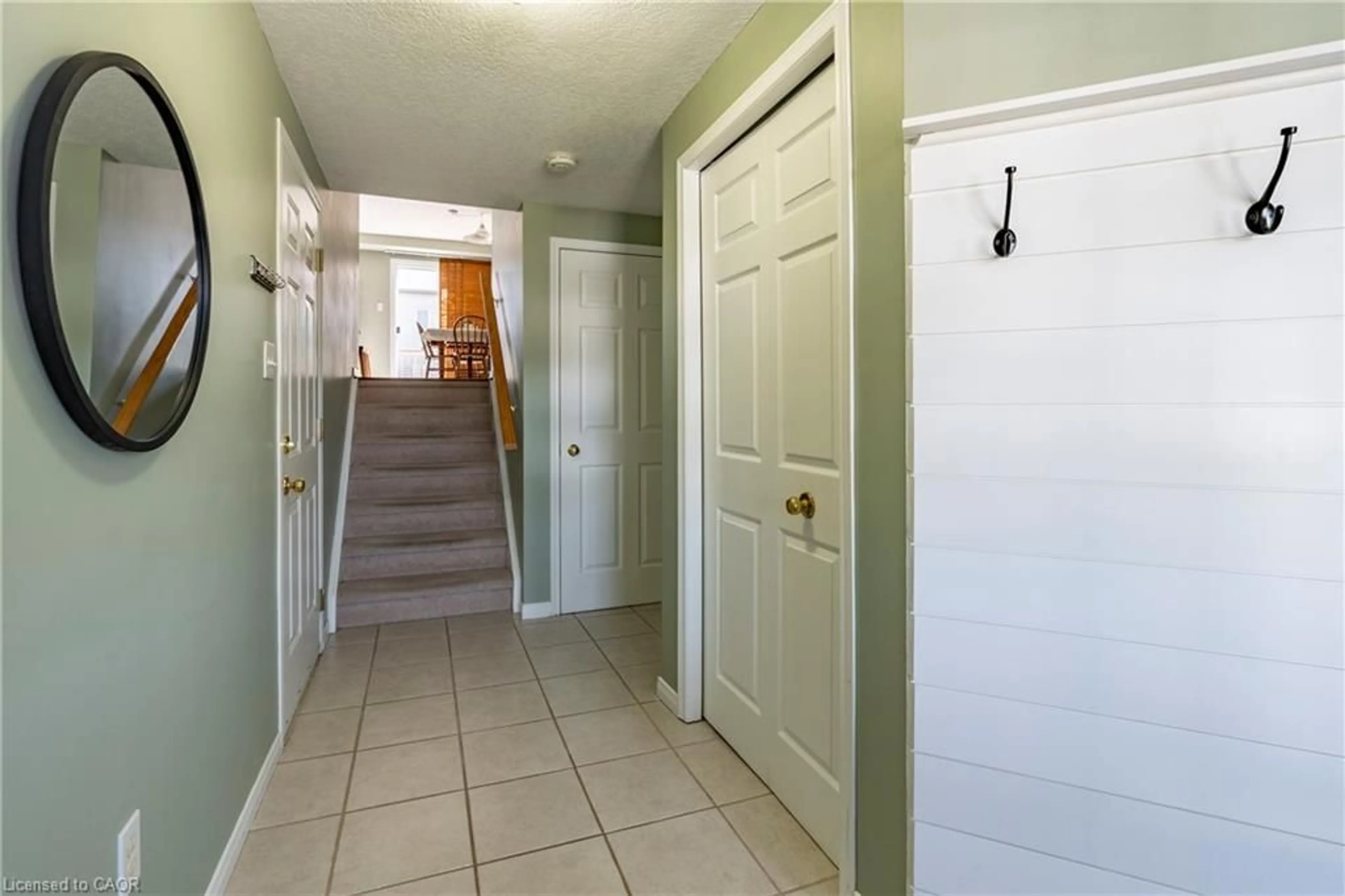 Indoor foyer for 26 Chantilly St, Kitchener Ontario N2R 1V6