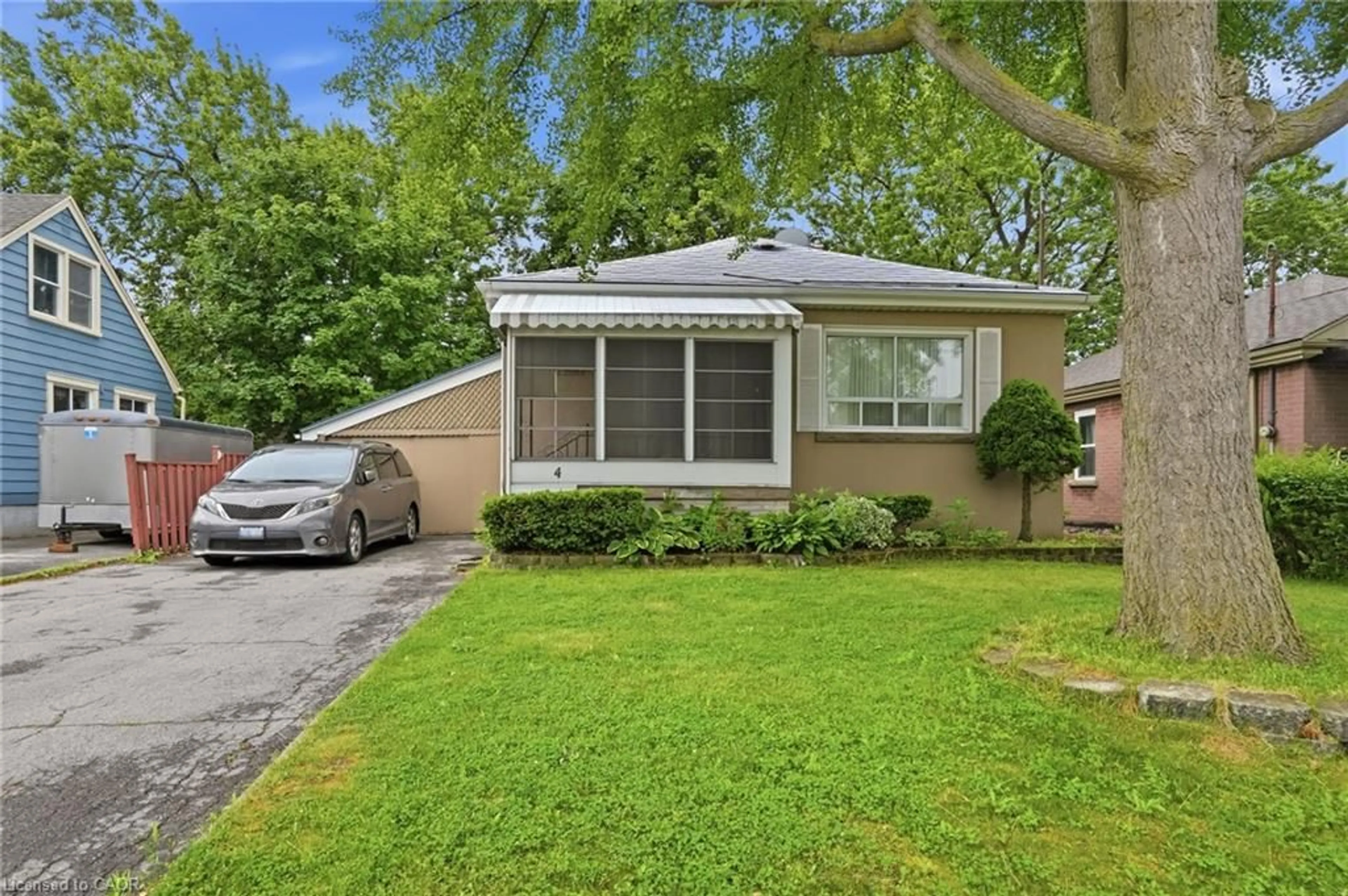 Unknown for 4 Duncombe Dr, Hamilton Ontario L9A 2E8