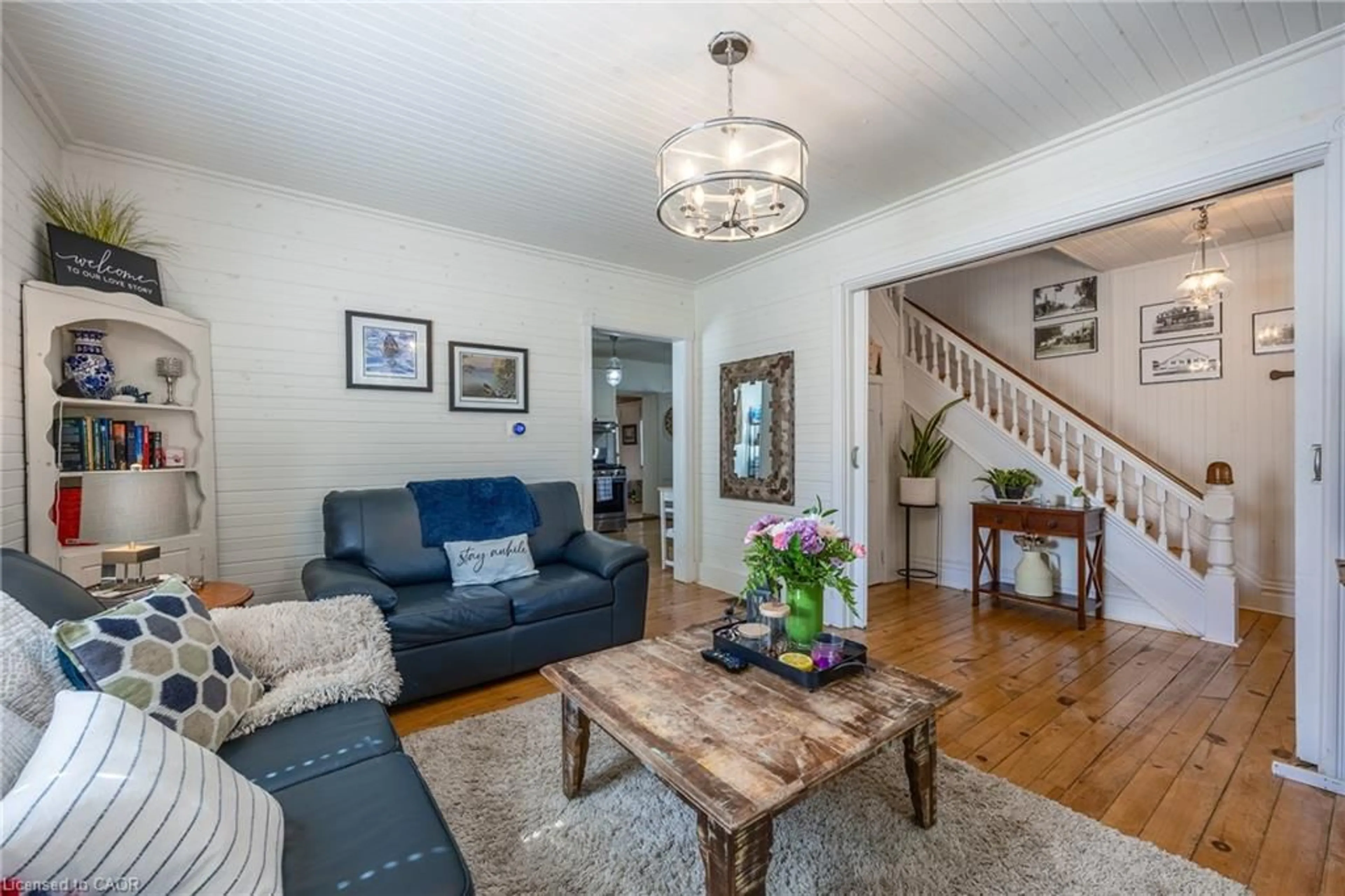 Living room with furniture, unknown for 1047 Bay St, Port Rowan Ontario N0E 1M0