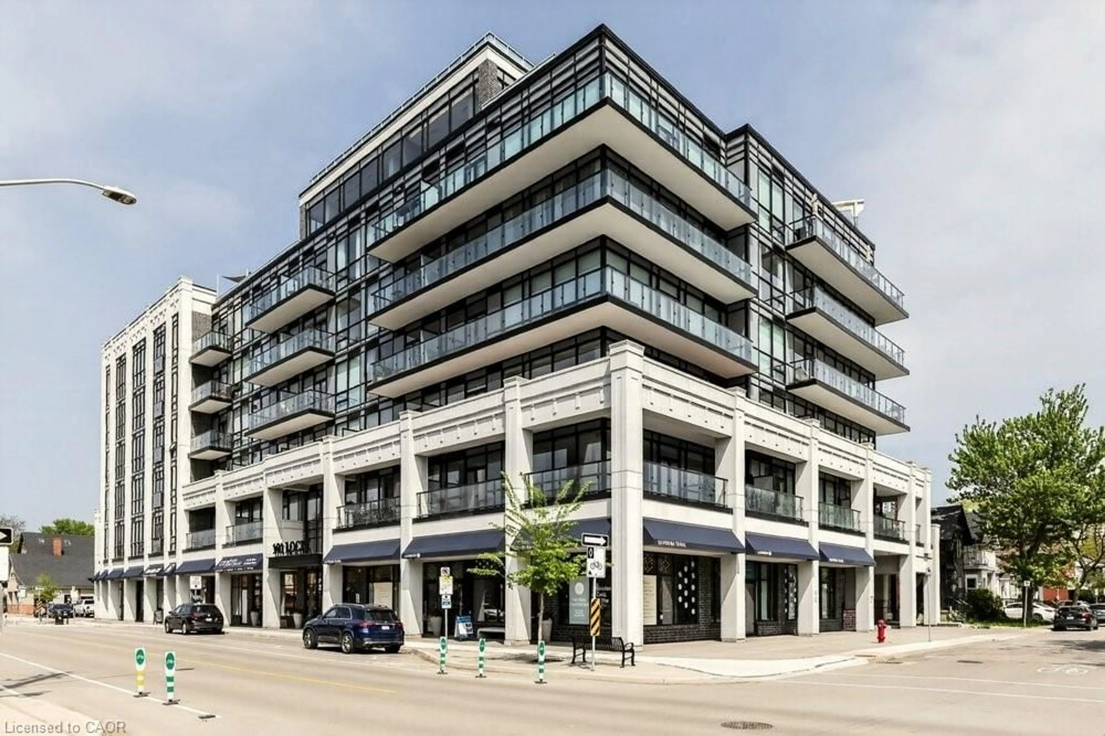 Indoor foyer for 101 Locke St #212, Hamilton Ontario L8P 4A6