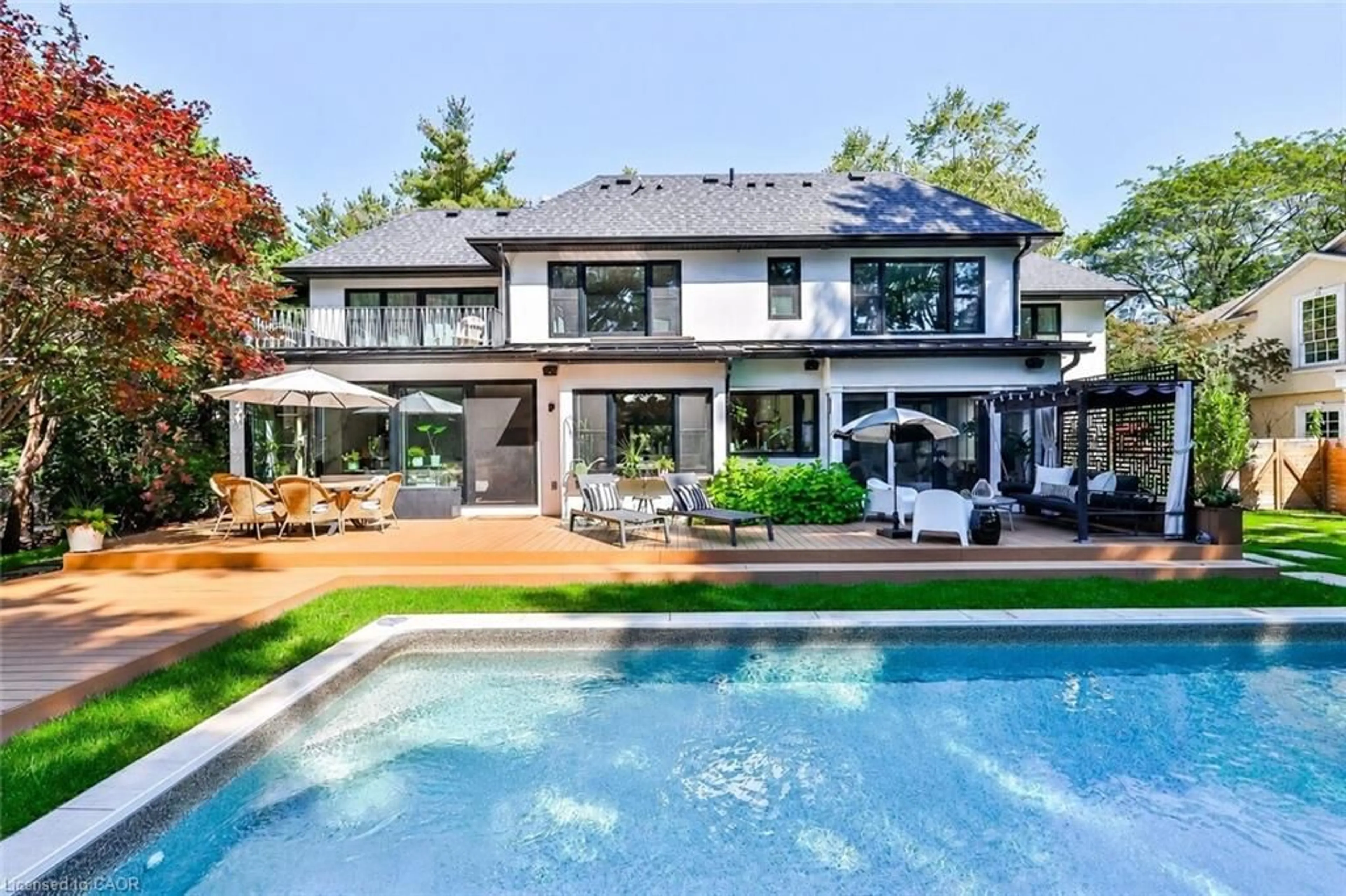 Home with brick exterior material, unknown for 200 Chartwell Rd, Oakville Ontario L6J 3Z8