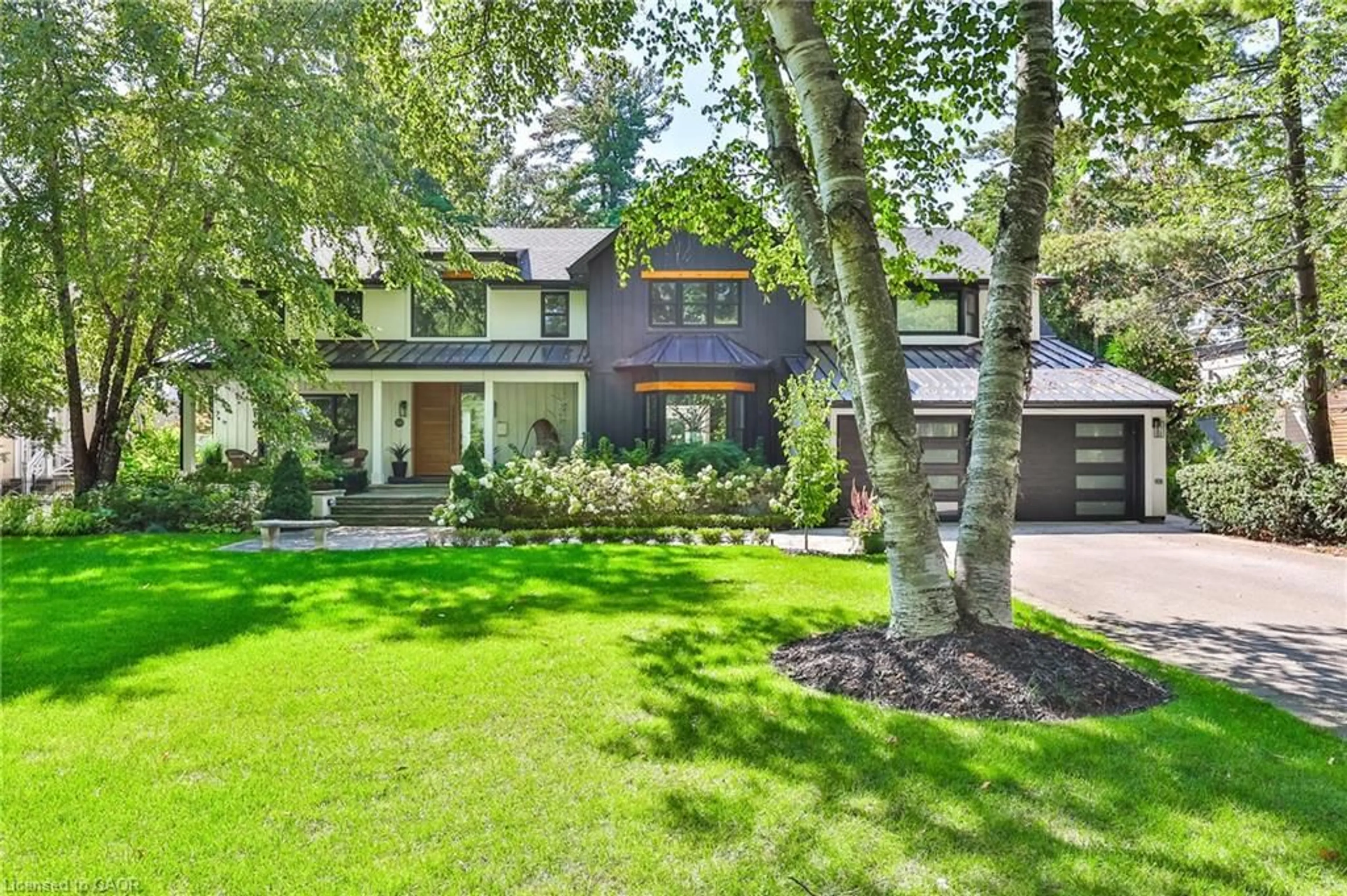 Home with brick exterior material, street for 200 Chartwell Rd, Oakville Ontario L6J 3Z8