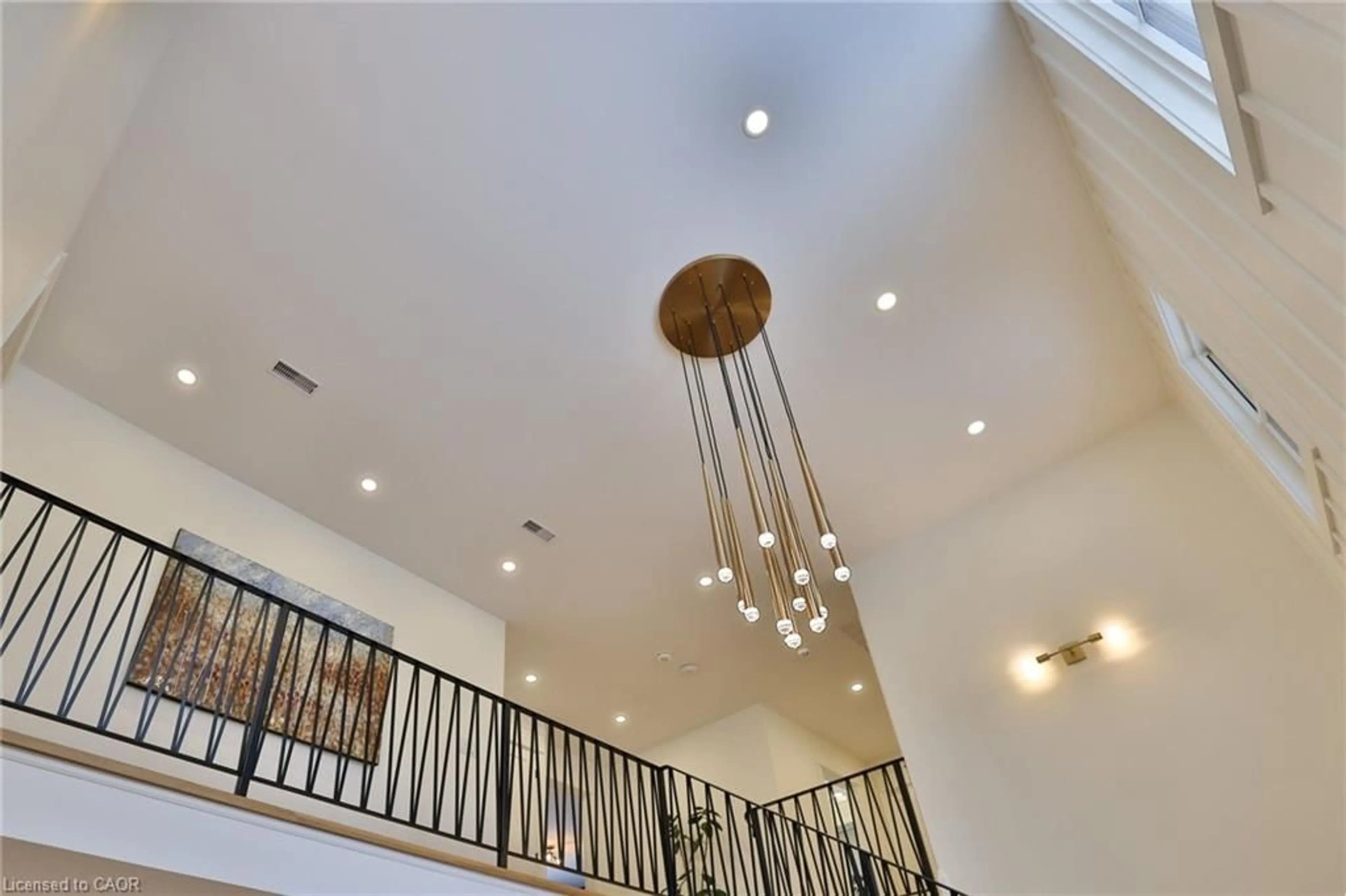 Indoor foyer for 200 Chartwell Rd, Oakville Ontario L6J 3Z8