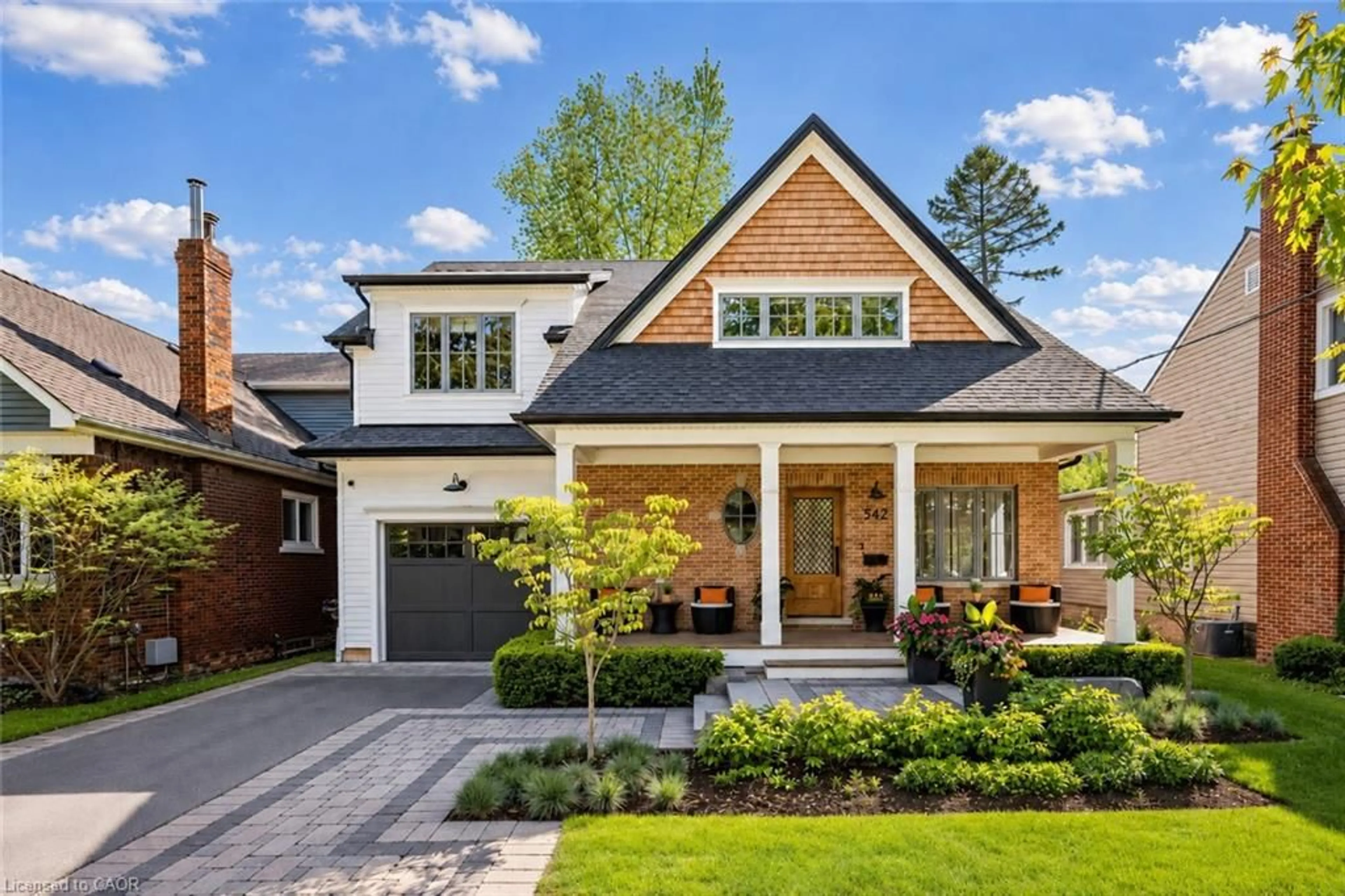 Home with brick exterior material, street for 542 Woodland Ave, Burlington Ontario L7R 2S4
