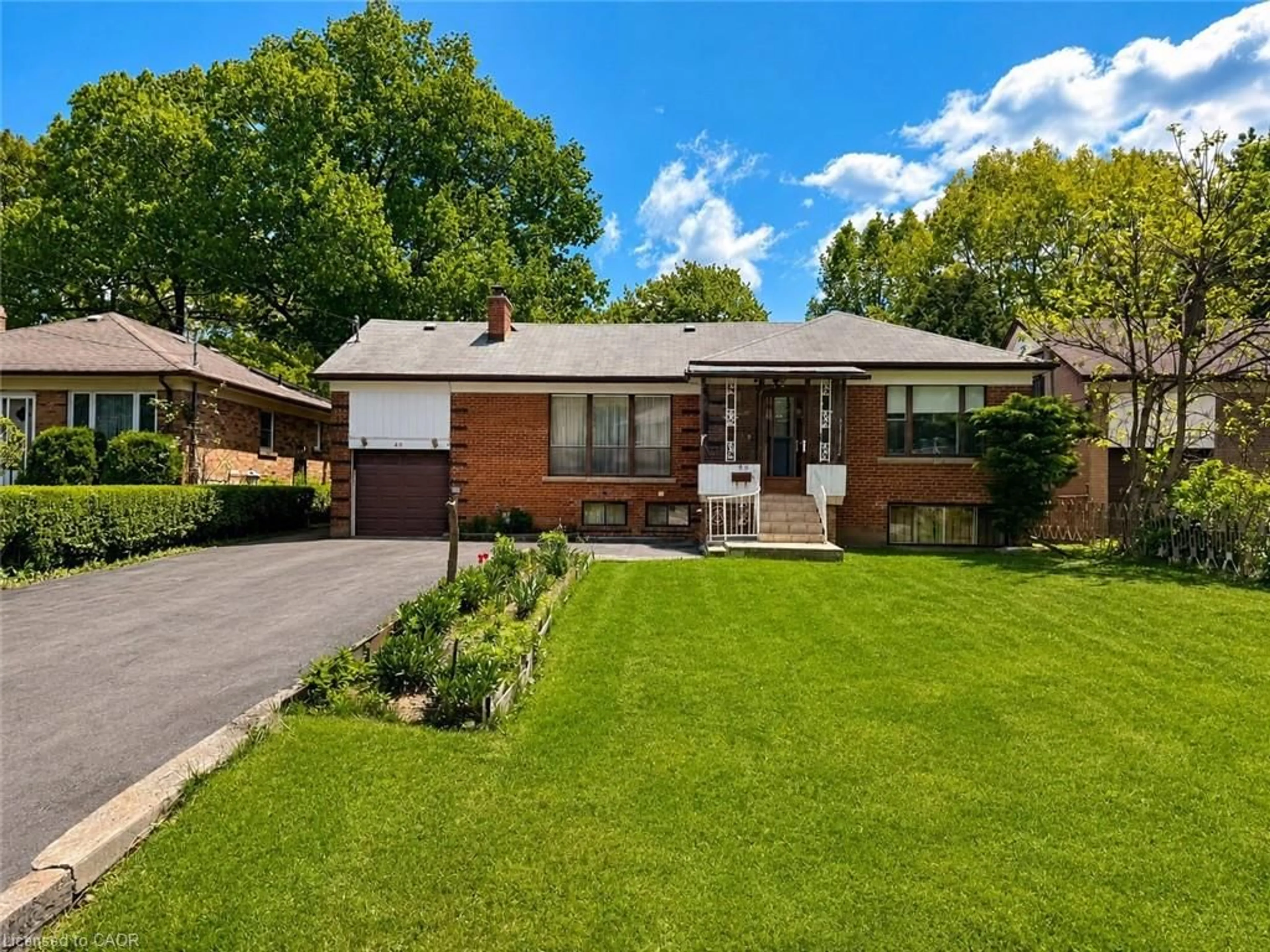 Home with brick exterior material, street for 40 Kingswood Rd, Oakville Ontario L6K 2E3