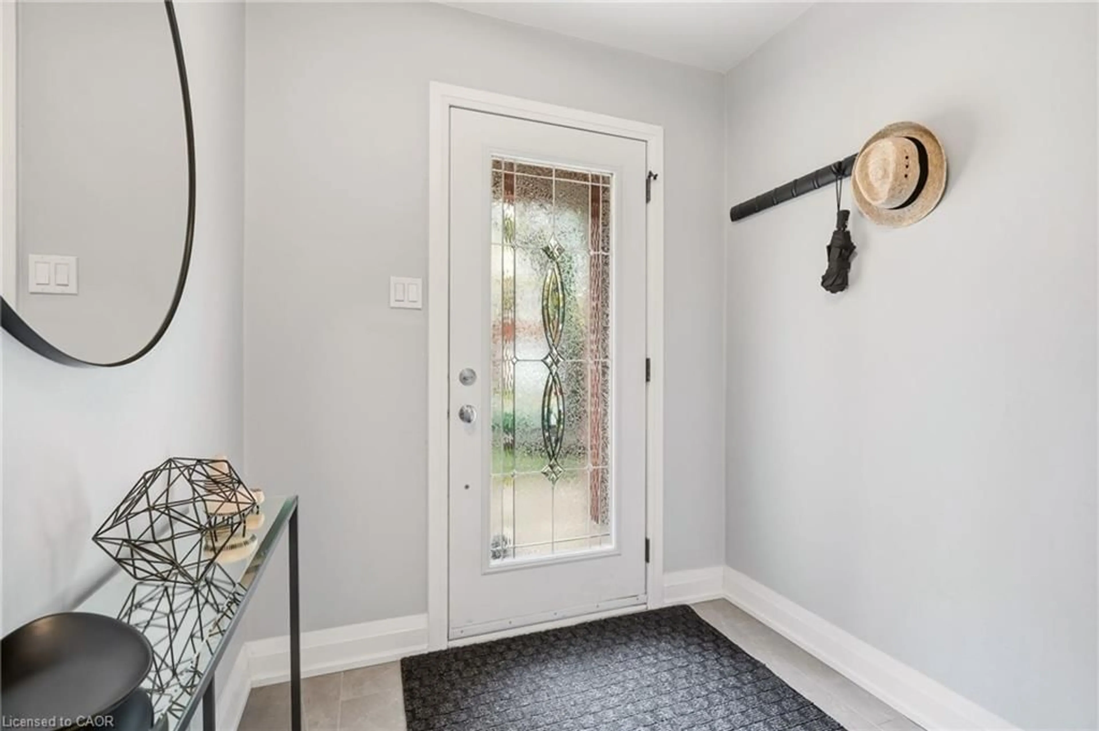 Indoor entryway for 130 Livingston Ave #12, Grimsby Ontario L3M 4W5