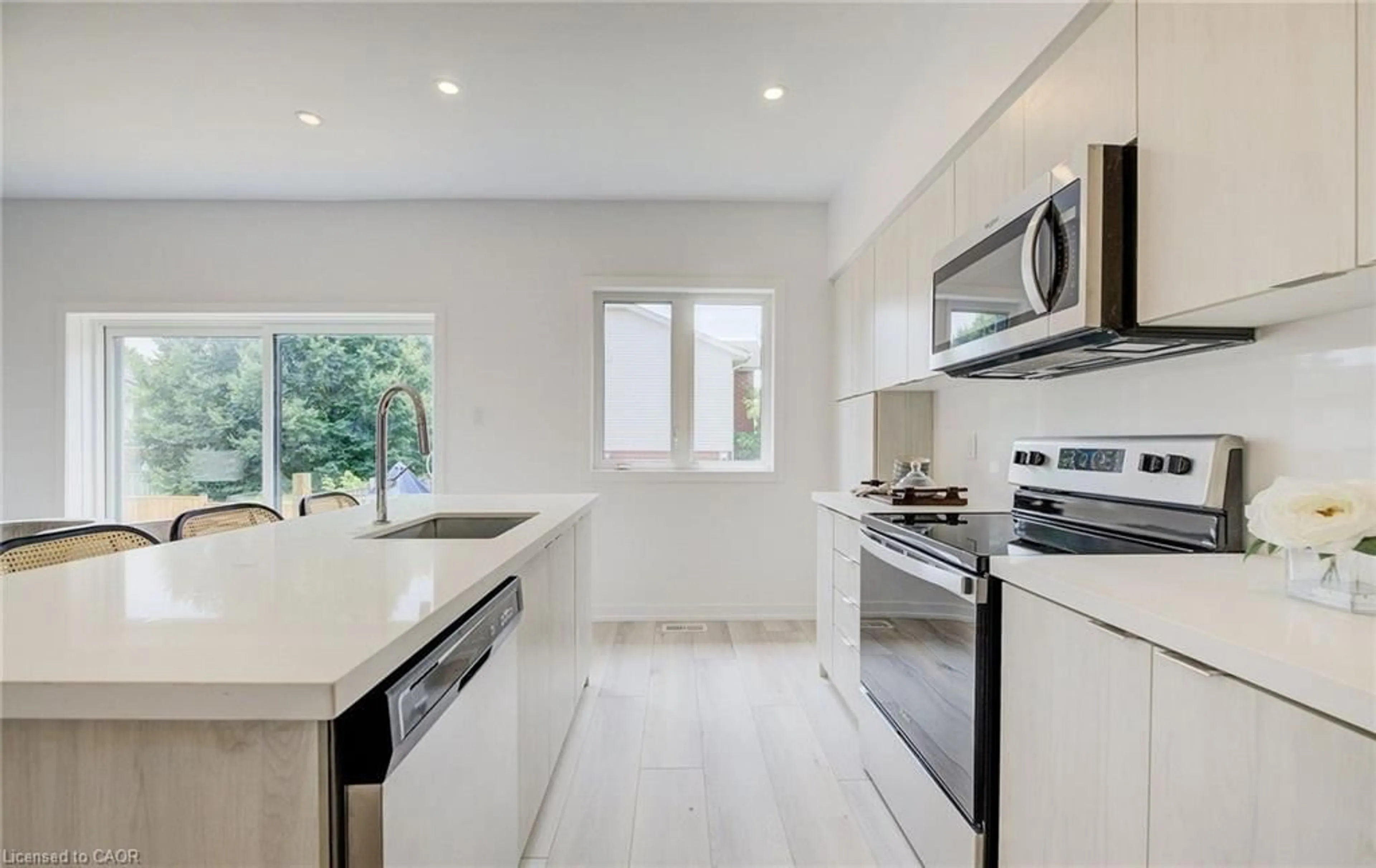 Open concept kitchen, ceramic/tile floor for 416 Dundas St #13, Cambridge Ontario N1T 0E6