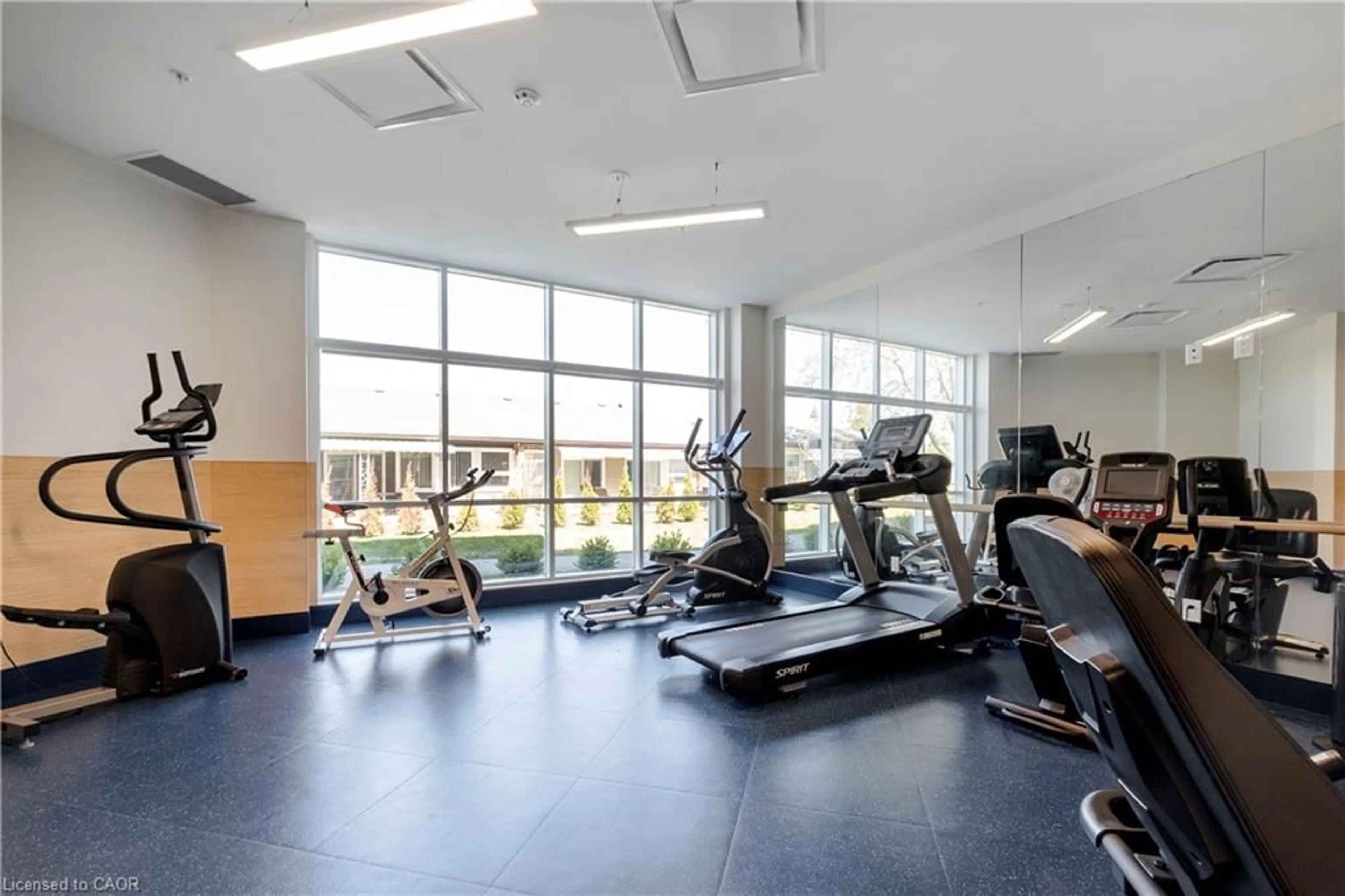 Gym or fitness room for 31 Archdeacon Clark Trail, Hamilton Ontario L9B 2M1