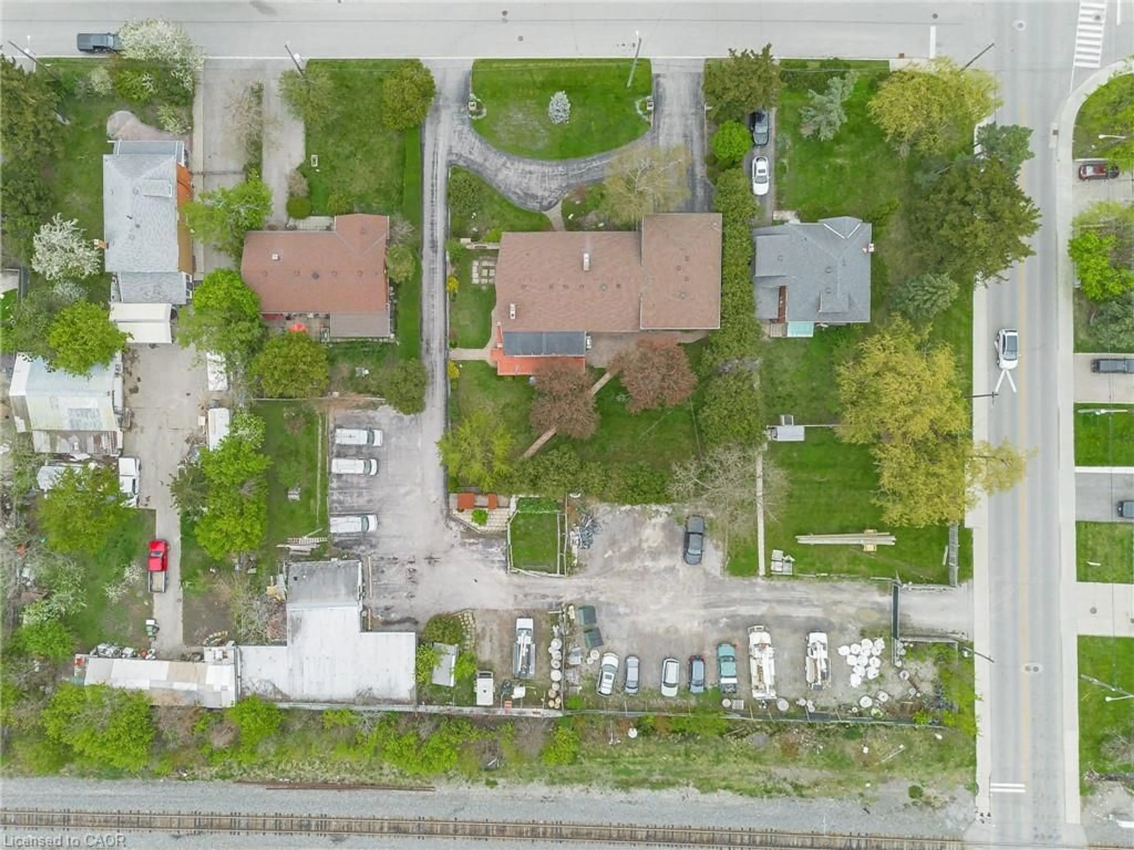 A pic from outside/outdoor area/front of a property/back of a property/a pic from drone, street for 262-270-276 Hixon Rd, Hamilton Ontario L8K 2C5