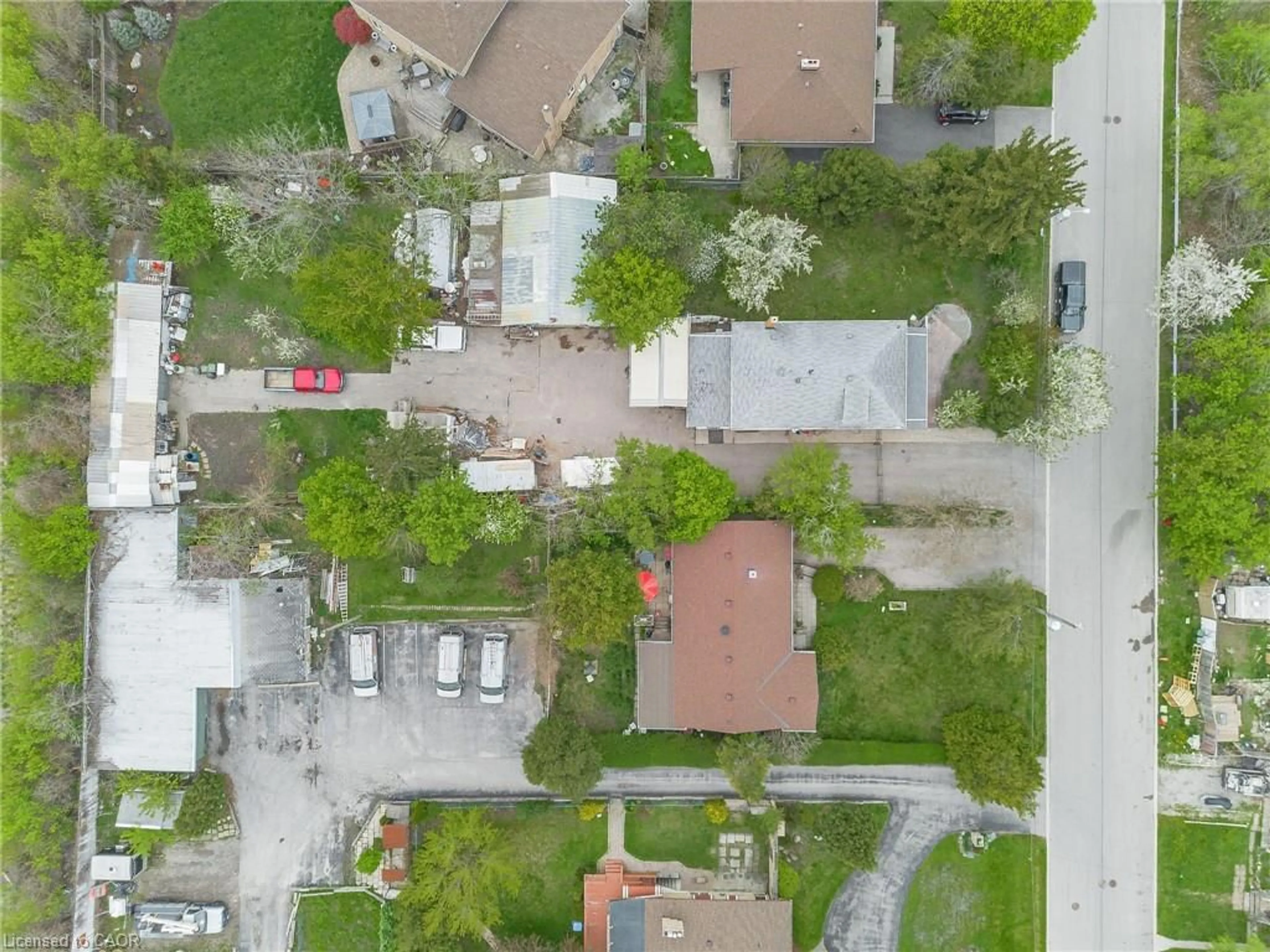 A pic from outside/outdoor area/front of a property/back of a property/a pic from drone, street for 262-270-276 Hixon Rd, Hamilton Ontario L8K 2C5