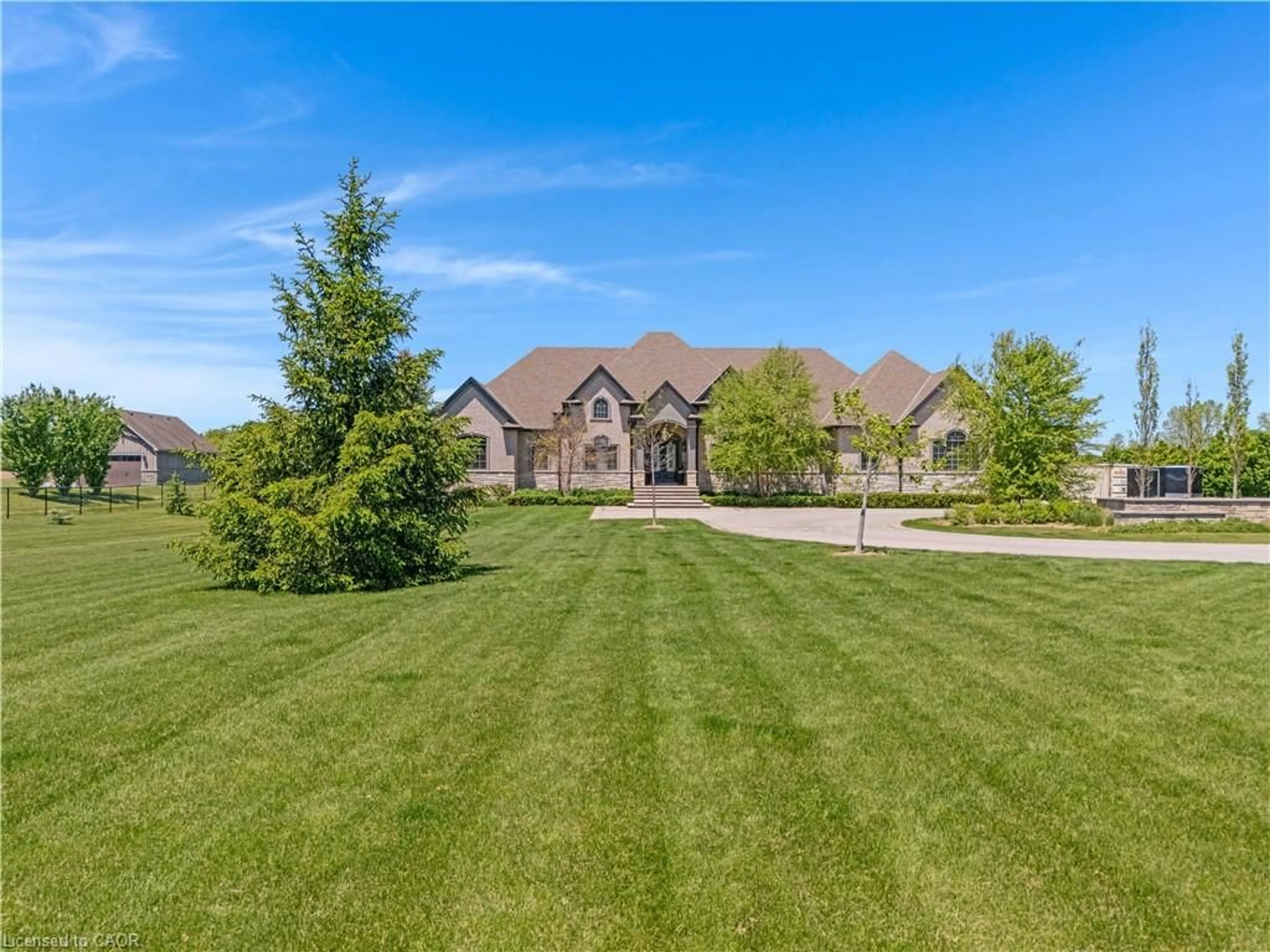 A pic from outside/outdoor area/front of a property/back of a property/a pic from drone, unknown for 214 Jerseyville Rd, Brantford Ontario N3T 5M1