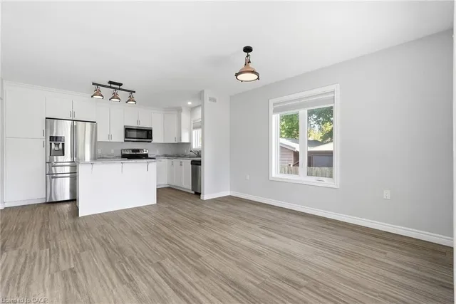 645 Davidson Ave, Listowel 5