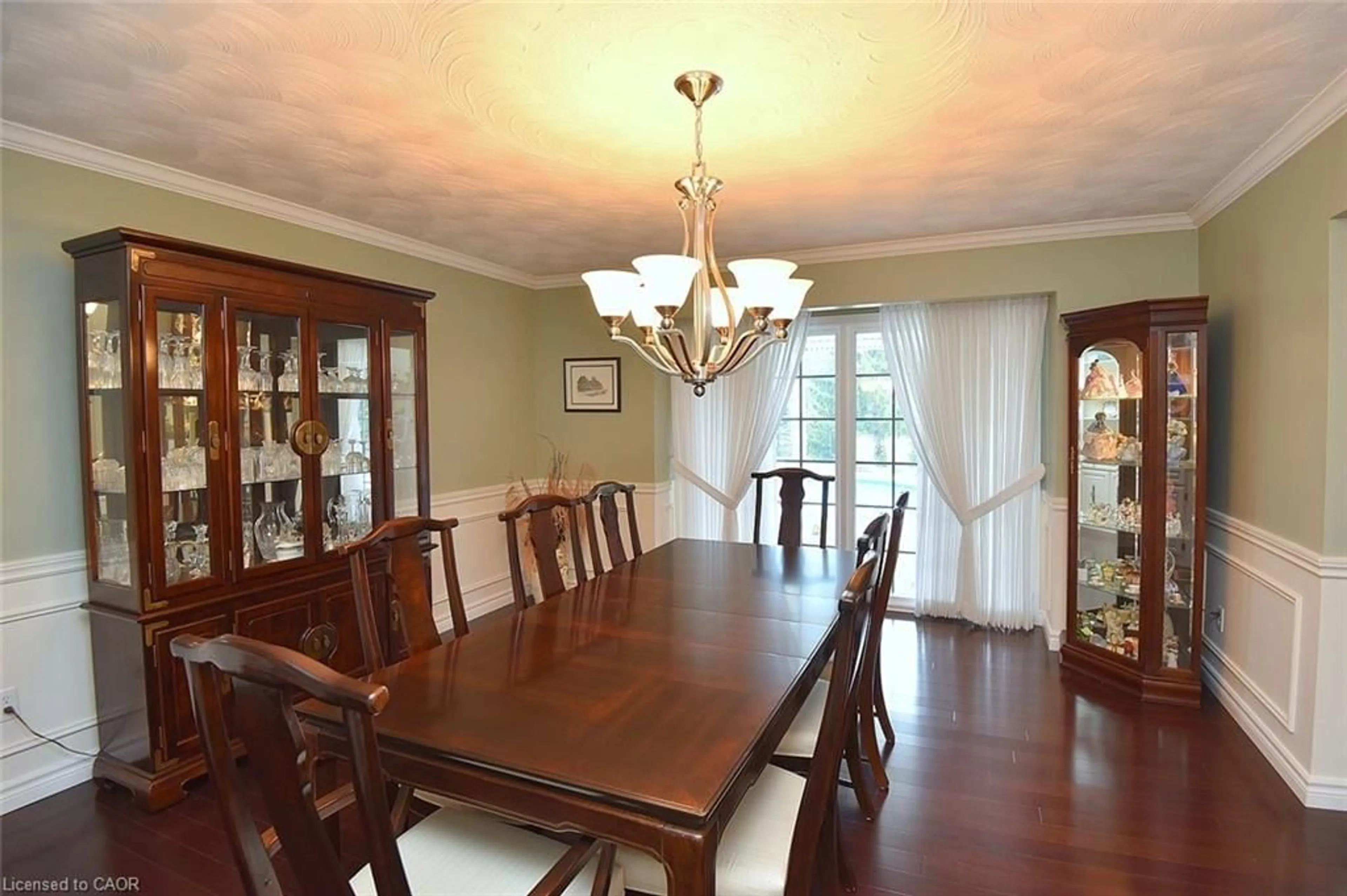 Dining room, wood/laminate floor for 111 St Andrews Dr, Brantford Ontario N3T 6H4
