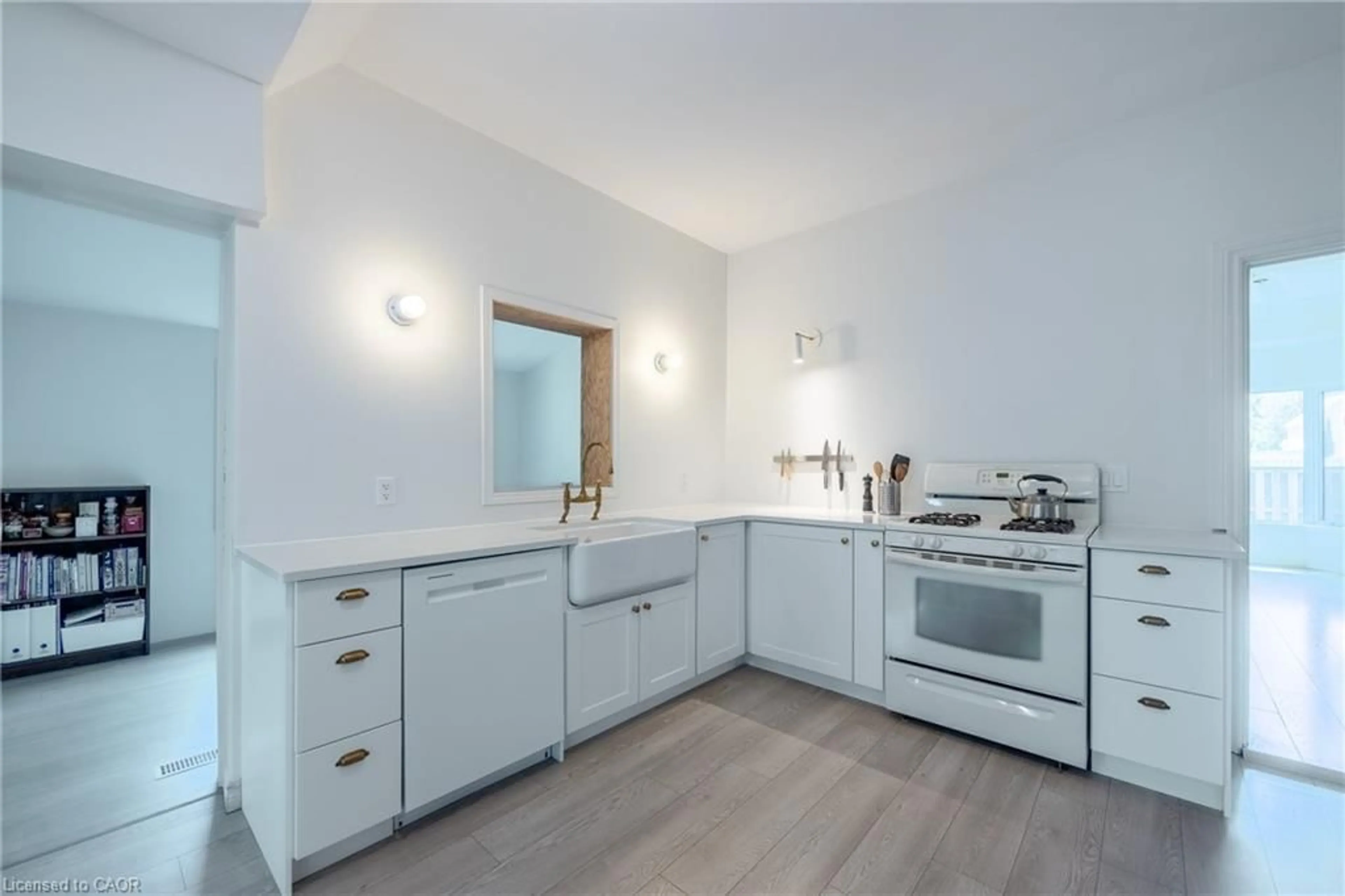 Open concept kitchen, unknown for 86 Green St, Waterford Ontario N0E 1Y0