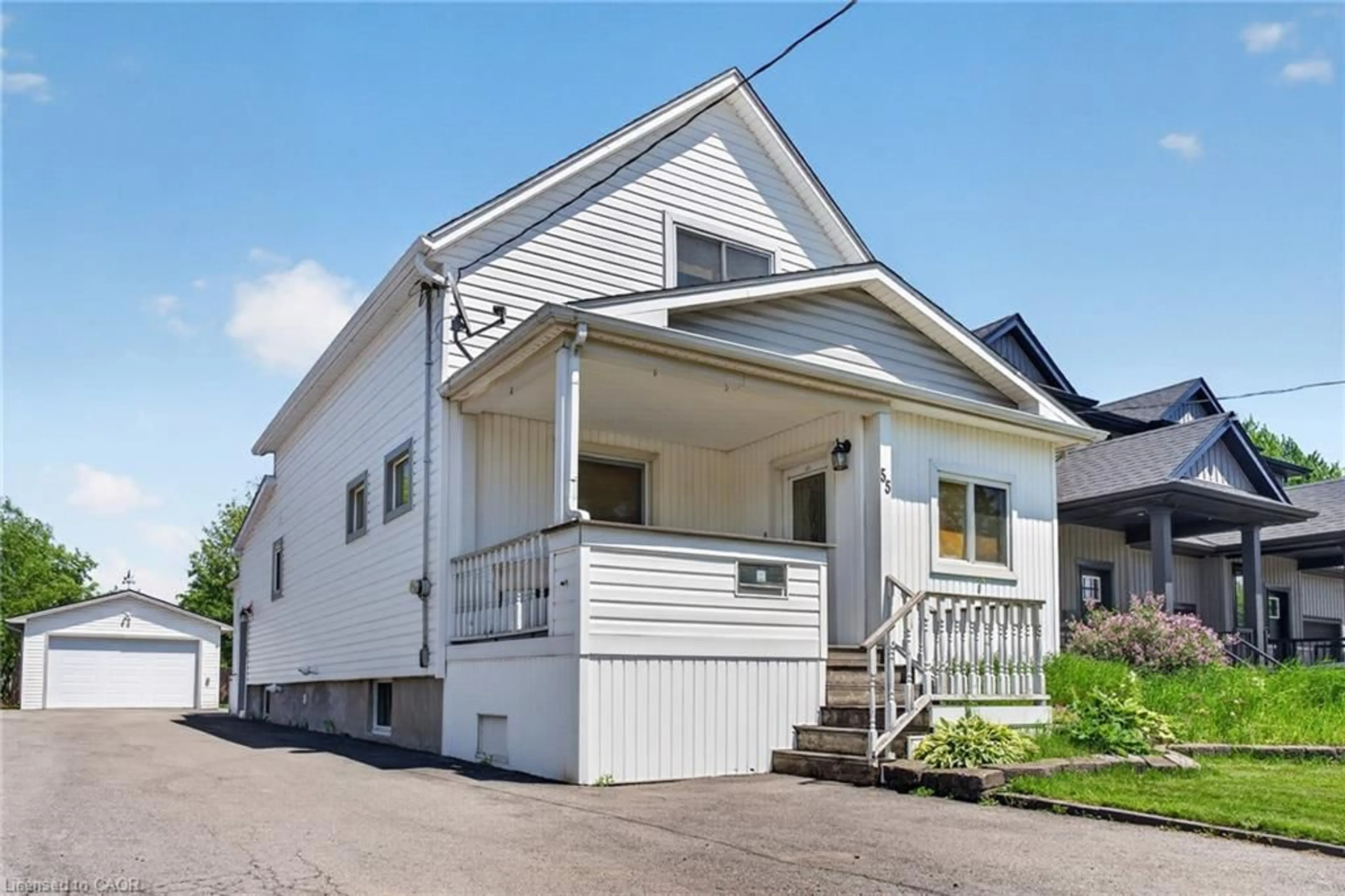 Home with vinyl exterior material, street for 55 Merigold St, St. Catharines Ontario L2S 2N6