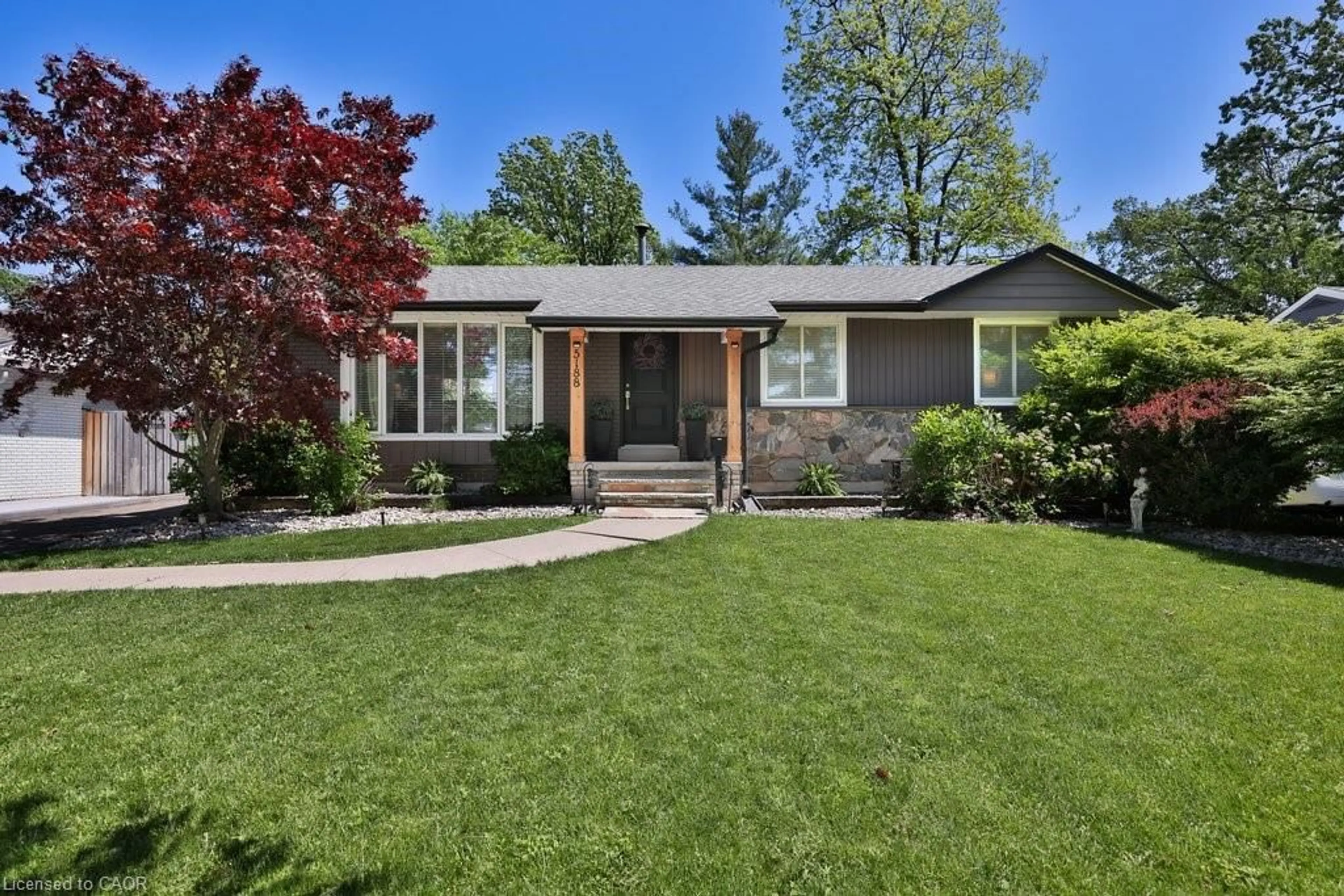 Home with brick exterior material, street for 5188 Meadowhill Rd, Burlington Ontario L7L 3L1