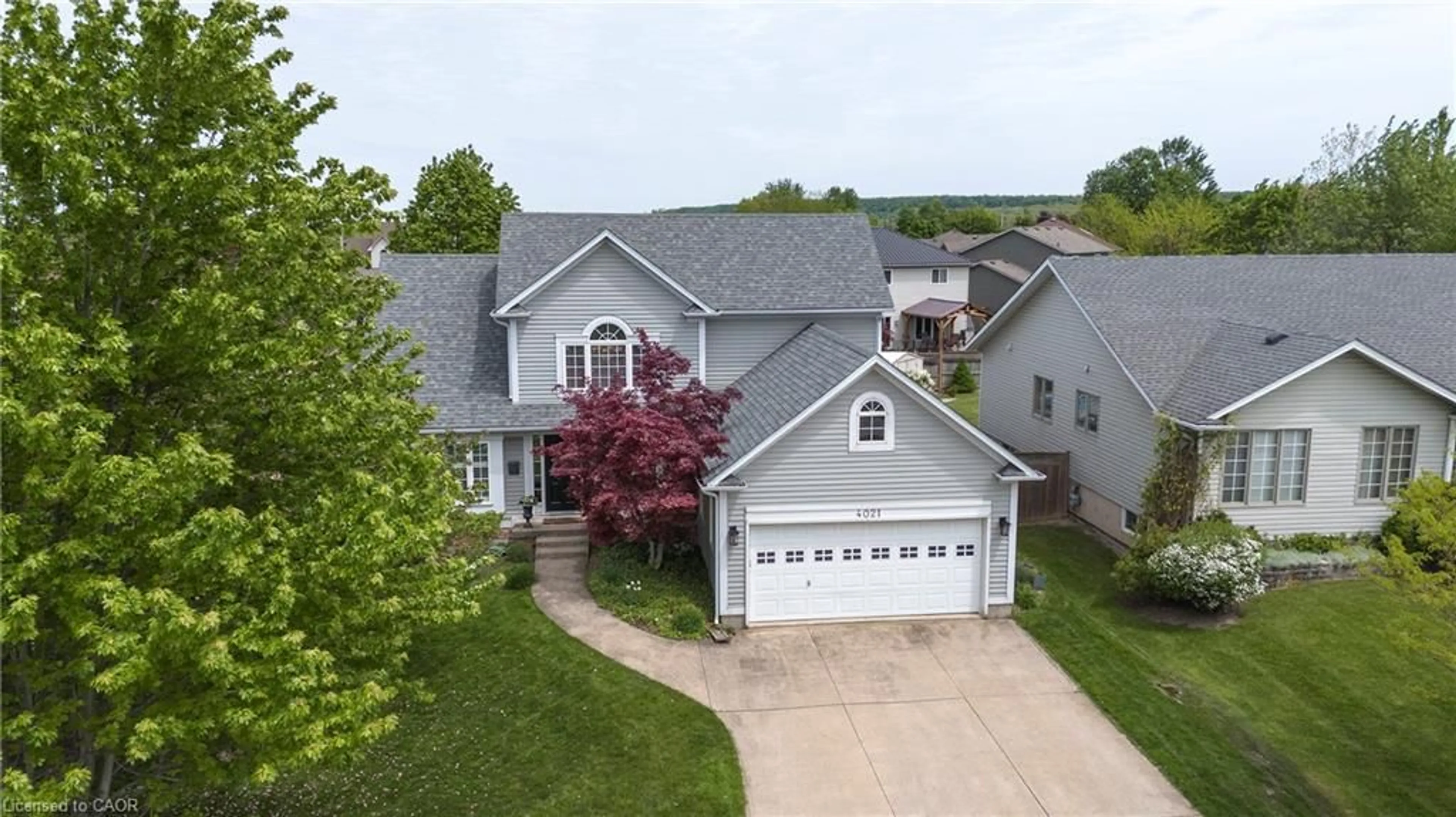 A pic from outside/outdoor area/front of a property/back of a property/a pic from drone, unknown for 4021 Mountain St, Beamsville Ontario L3J 0K9