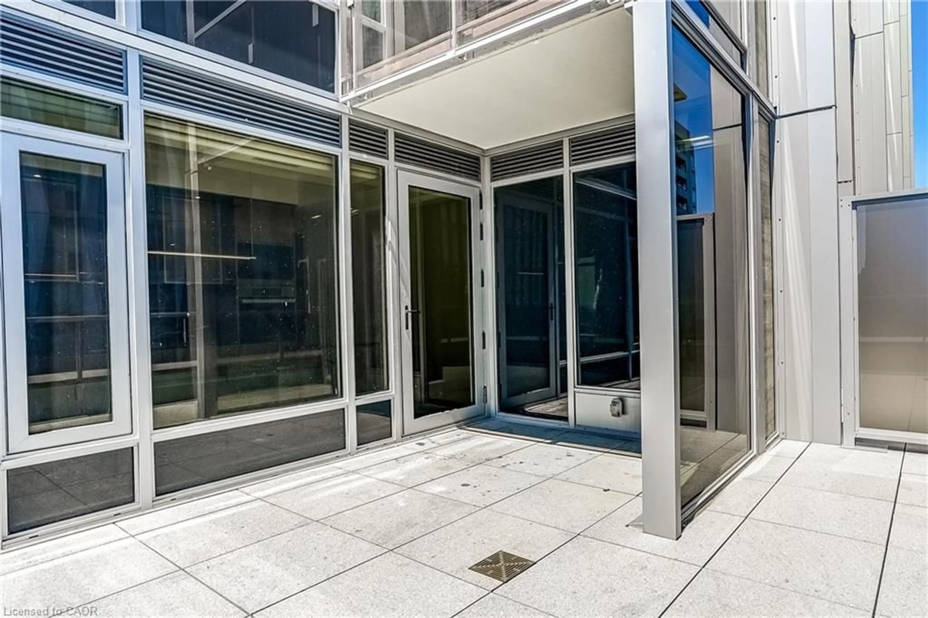 Indoor foyer for 11 Yorkville Ave #2409, Toronto Ontario M4W 0B7