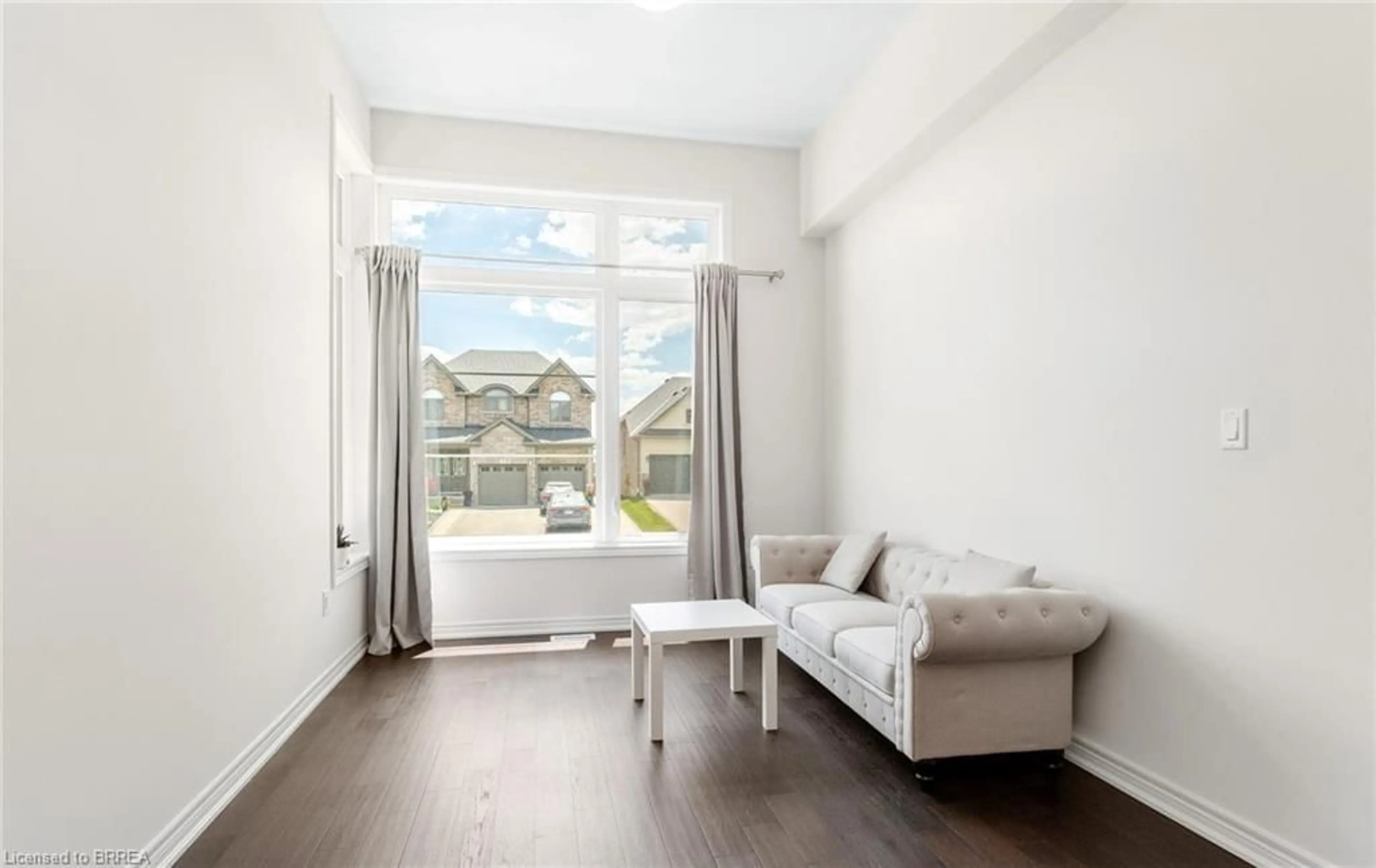 Living room with furniture, unknown for 10 Mcgovern Lane, Paris Ontario N3L 0K3