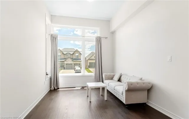 10 Mcgovern Lane, Paris 5