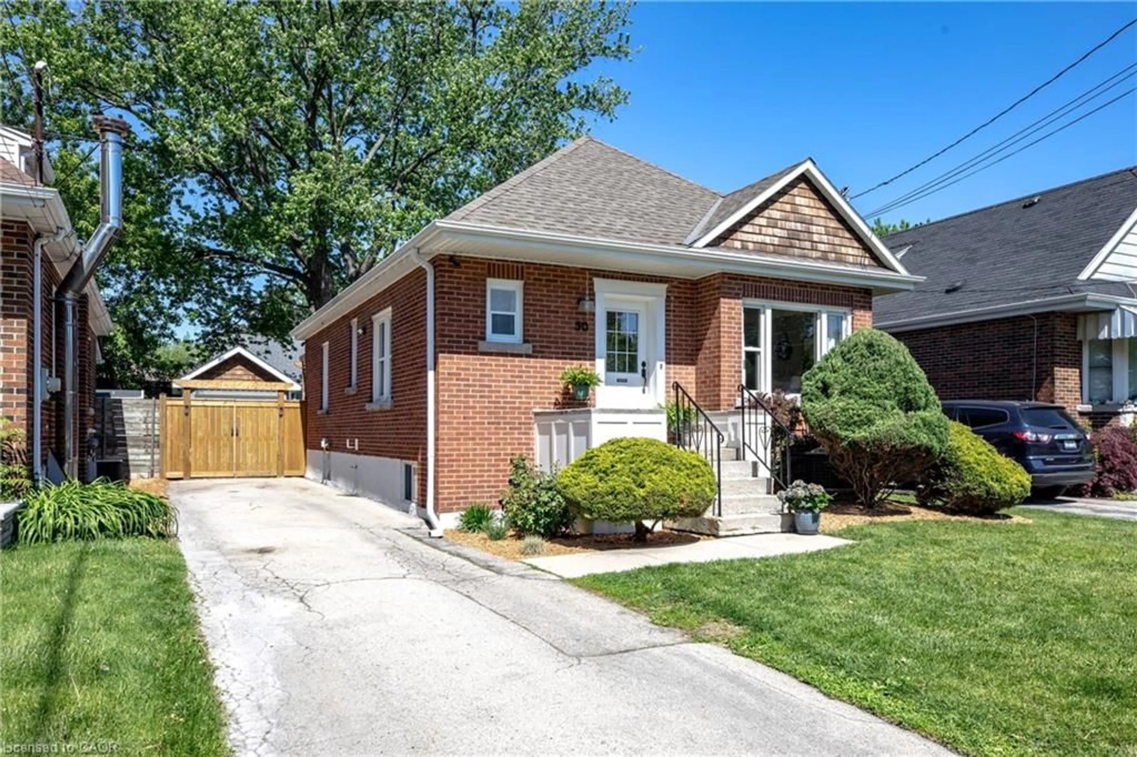 Home with brick exterior material, street for 50 East 36th St, Hamilton Ontario L8V 3Y9