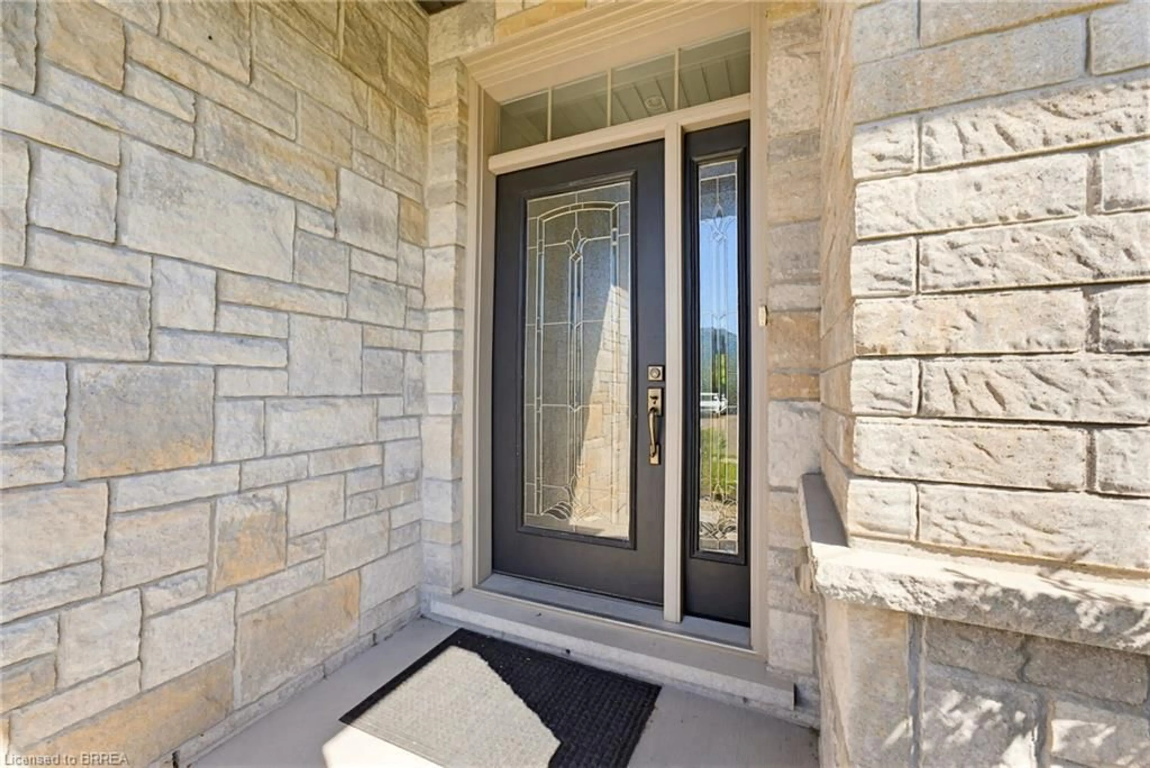Indoor entryway for 11 Cottonwood St, Waterford Ontario N0E 1Y0