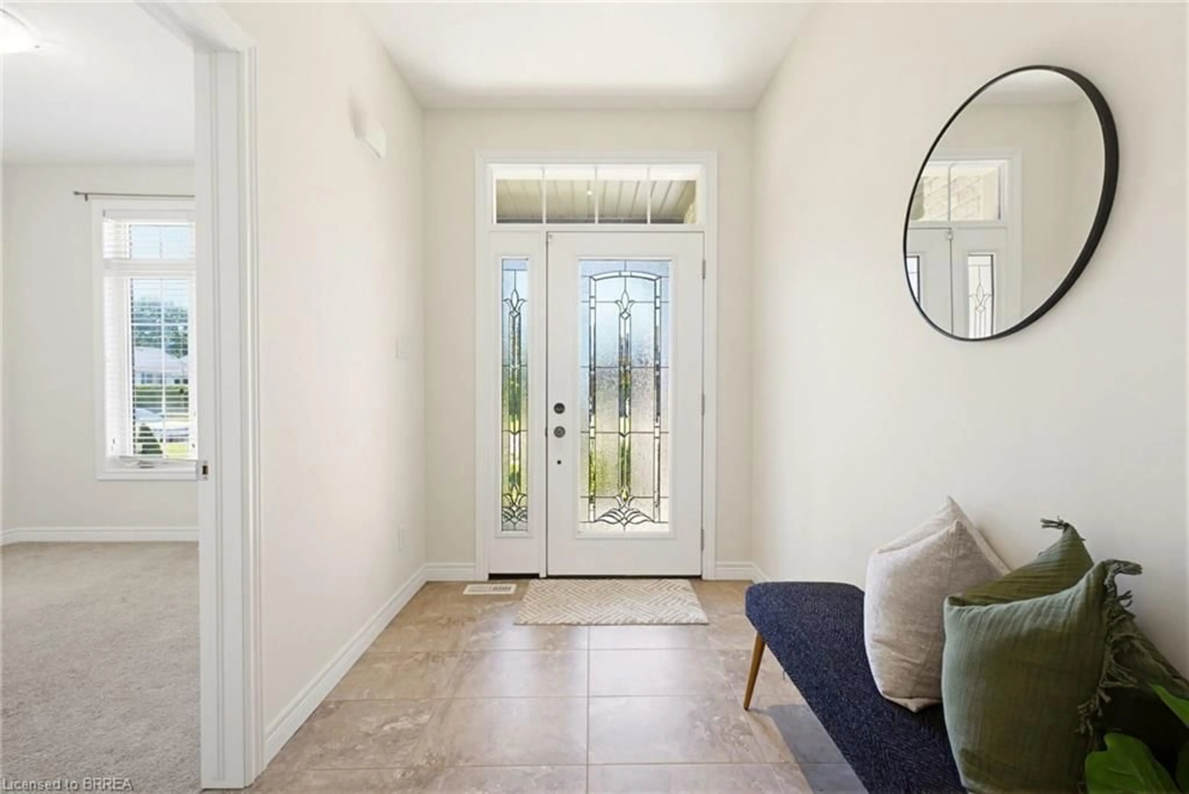 Indoor entryway for 11 Cottonwood St, Waterford Ontario N0E 1Y0